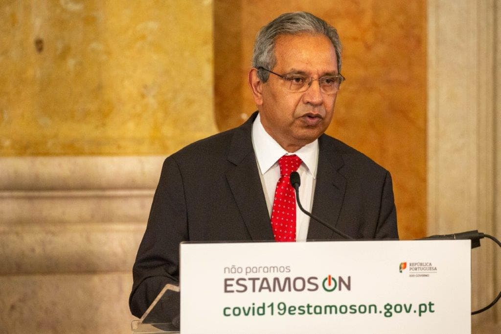 Ministro do Planeamento, Nelson de Souza, discursa na assinatura do protocolo entre a Confederação do Comércio e Serviços e a Direção-Geral de Saúde e anúncio dos apoios à adaptação de empresas, Lisboa, 2 maio 2020 (foto: João Bica)
