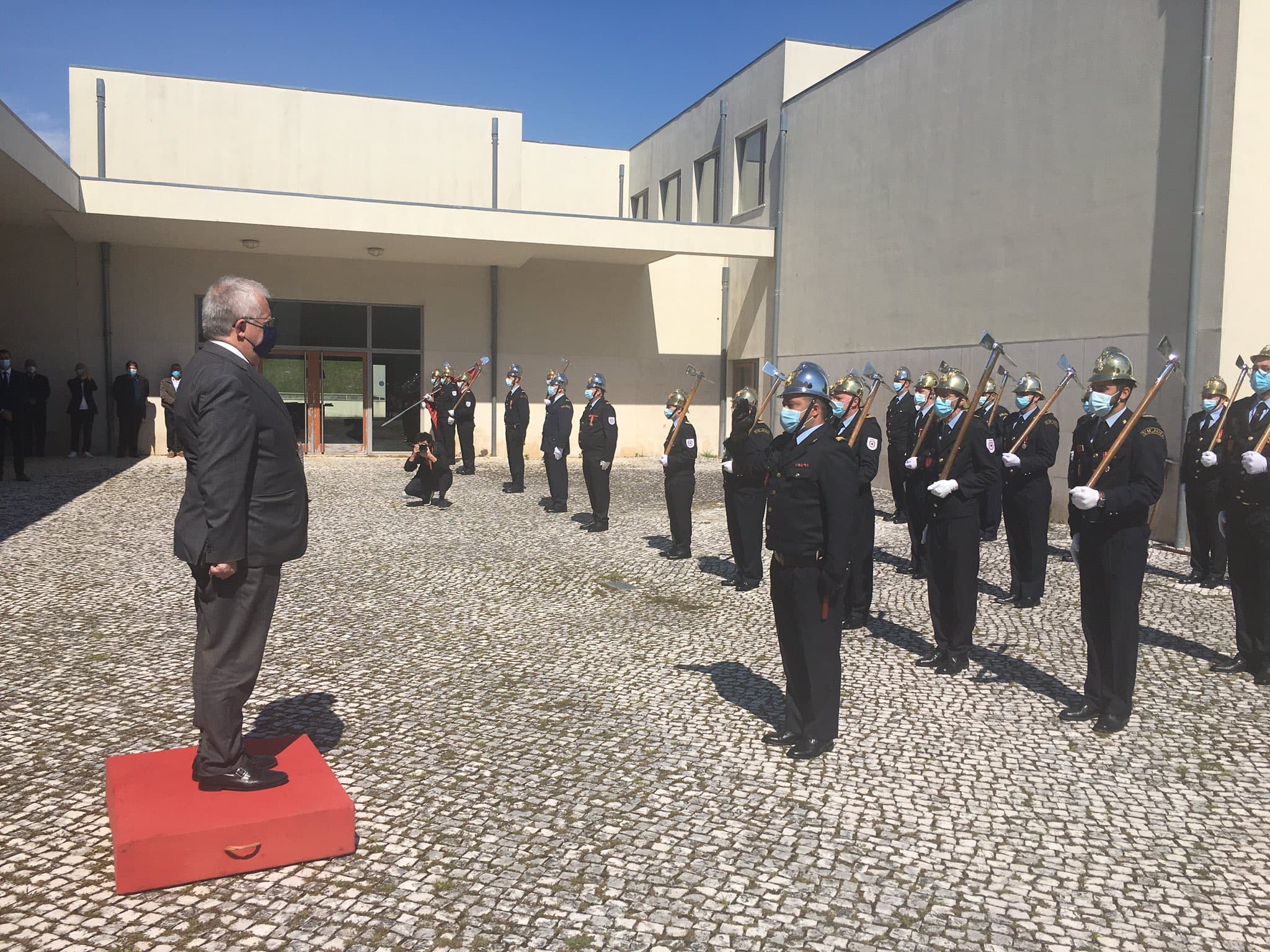 Ministro da Administração Interna, Eduardo Cabrita, durante a cerimónia do 100.º aniversário da Associação Humanitária dos Bombeiros Voluntários da Feira, 1 maio 2021