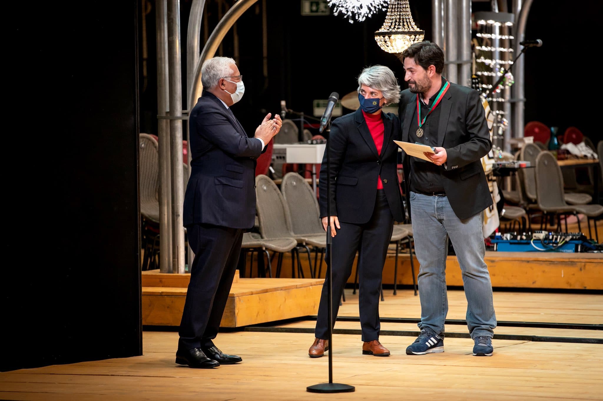 Primeiro-Ministro António Costa e Ministra da Cultura, Graça Fonseca, entregam medalha de Mérito Cultural ao encenador Tiago Rodrigues, Lisboa, 9 dezembro 2021