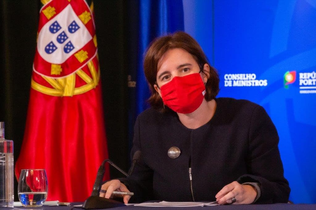 Ministra de Estado e da Presidência, Mariana Vieira da Silva, na conferência de imprensa do Conselho de Ministros, Lisboa, 27 novembro 2020 (foto: João Bica)