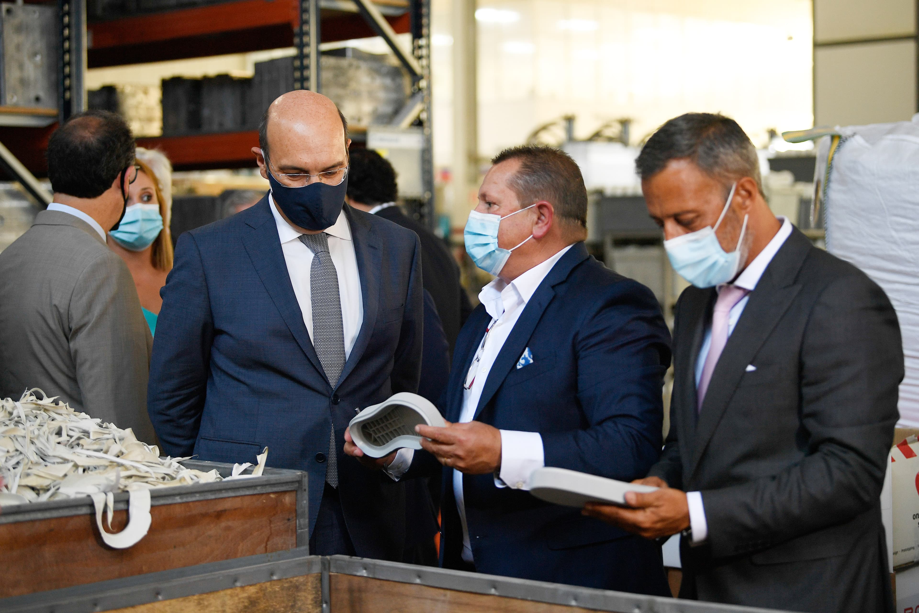 Ministro de Estado, da Economia e da Transição Digital, Pedro Siza Vieira, na visita a uma empresa de calçado, Felgueiras, 29 julho 2020 (Foto: Octávio Passos/Lusa)