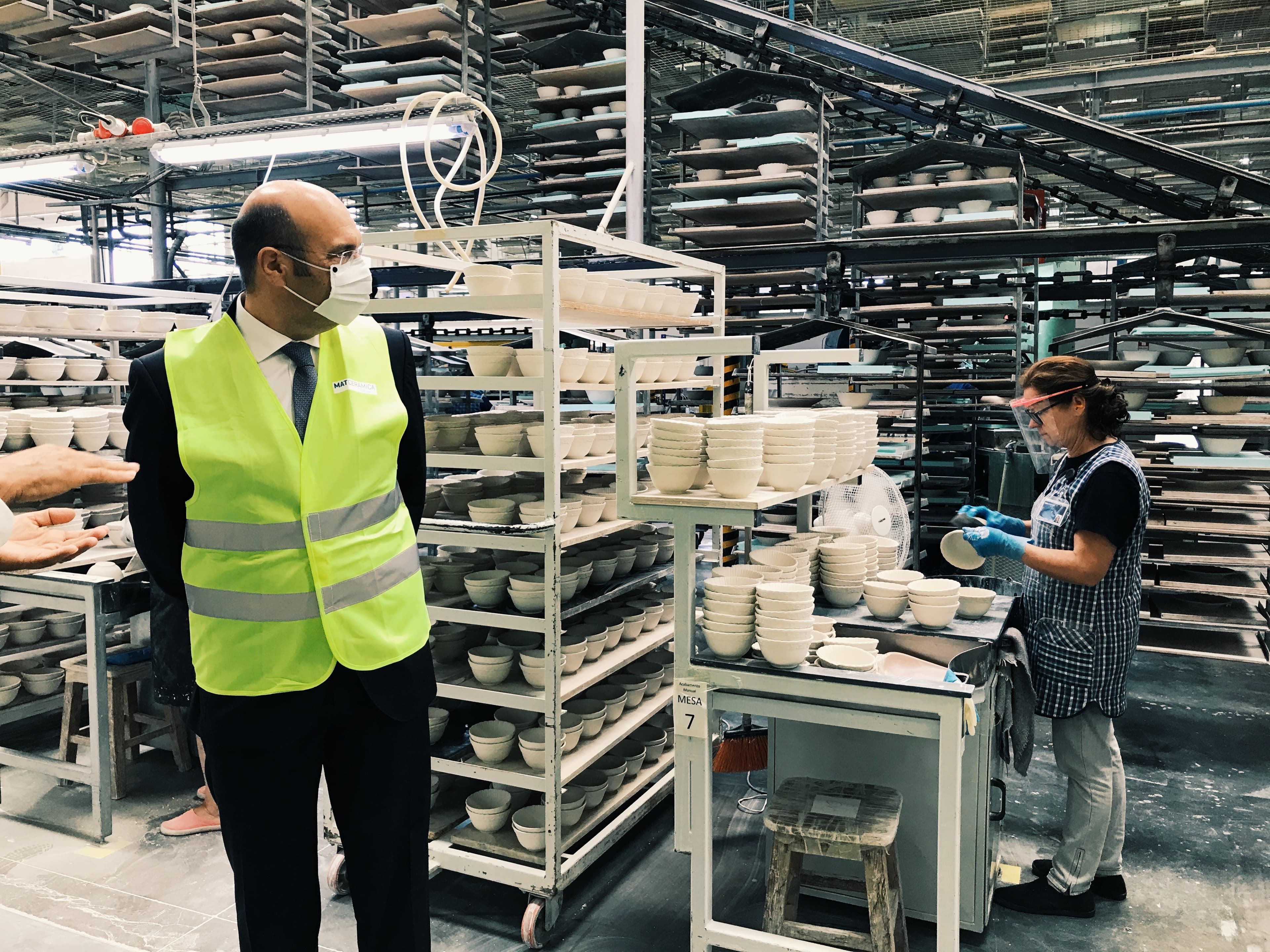 Ministro de Estado, da Economia e da Transição Digital, Pedro Siza Vieira, na visita à MatCerâmica, Batalha, 8 julho 2020