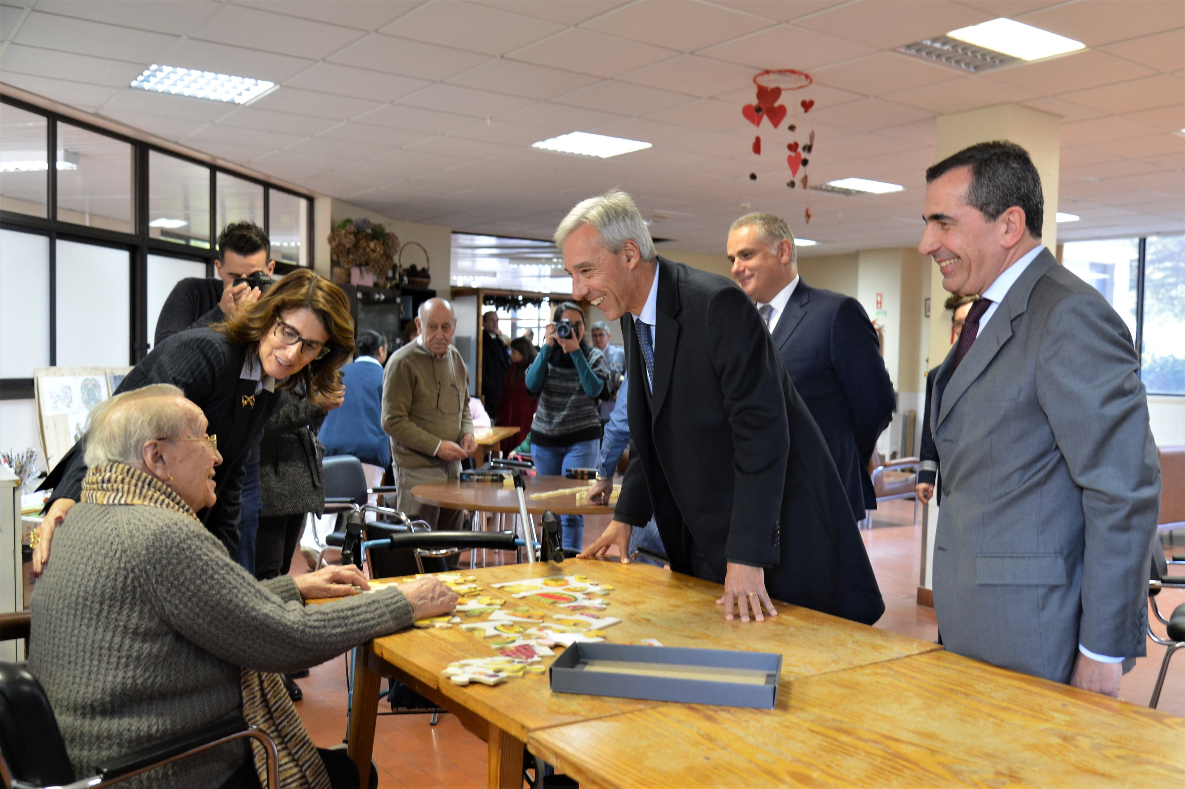 Ministro da Defesa Nacional, João Gomes Cravinho, na visita ao centro de apoio social do IASFA, Oeiras, 6 janeiro 2019
