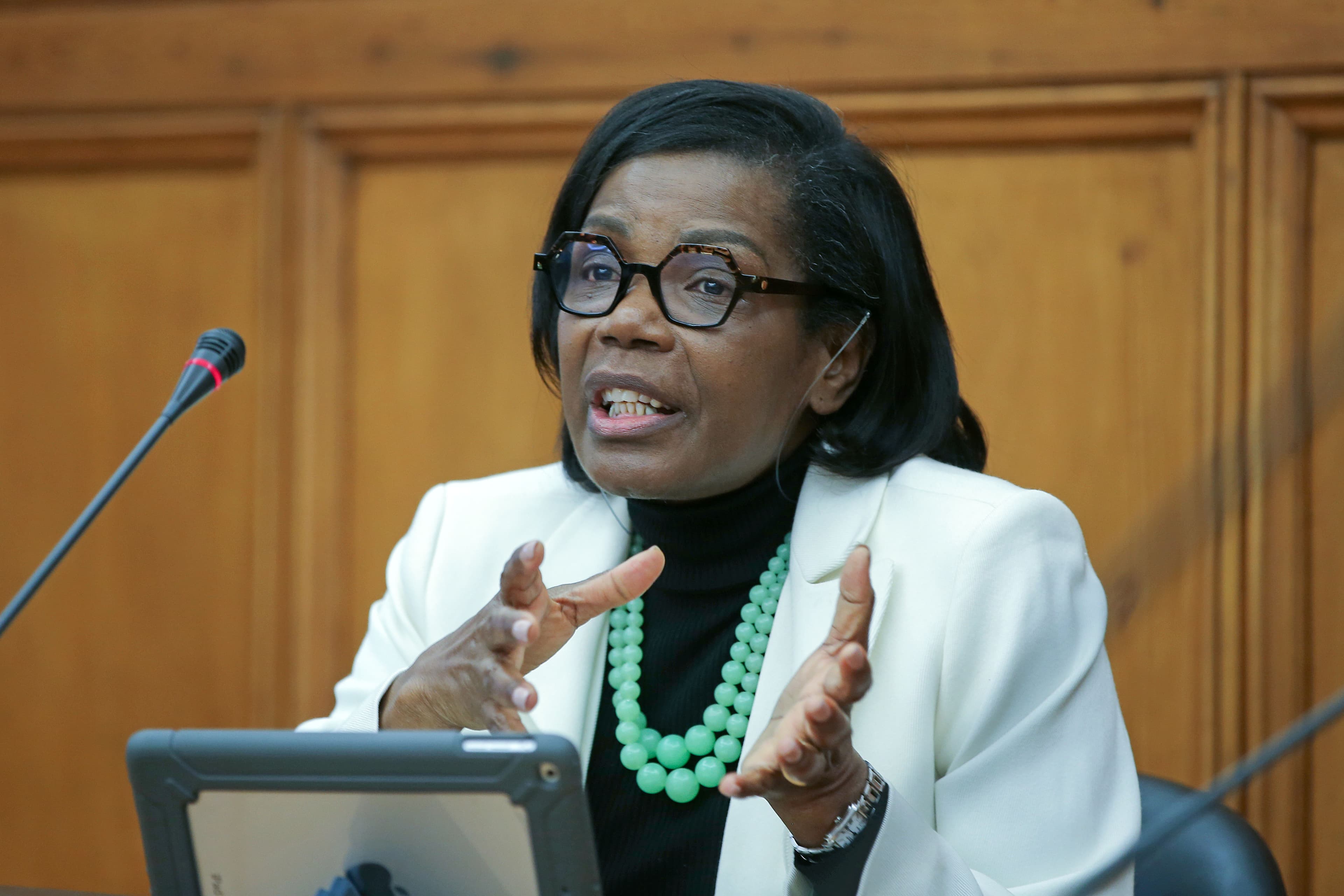 Ministra da Justiça, Francisca Van Dunem, na audição na Comissão de Assuntos Constitucionais, Direitos, Liberdades e Garantias, na Assembleia da República, Lisboa, 08 abril 2020. (Foto: António Pedro Santos/LUSA)