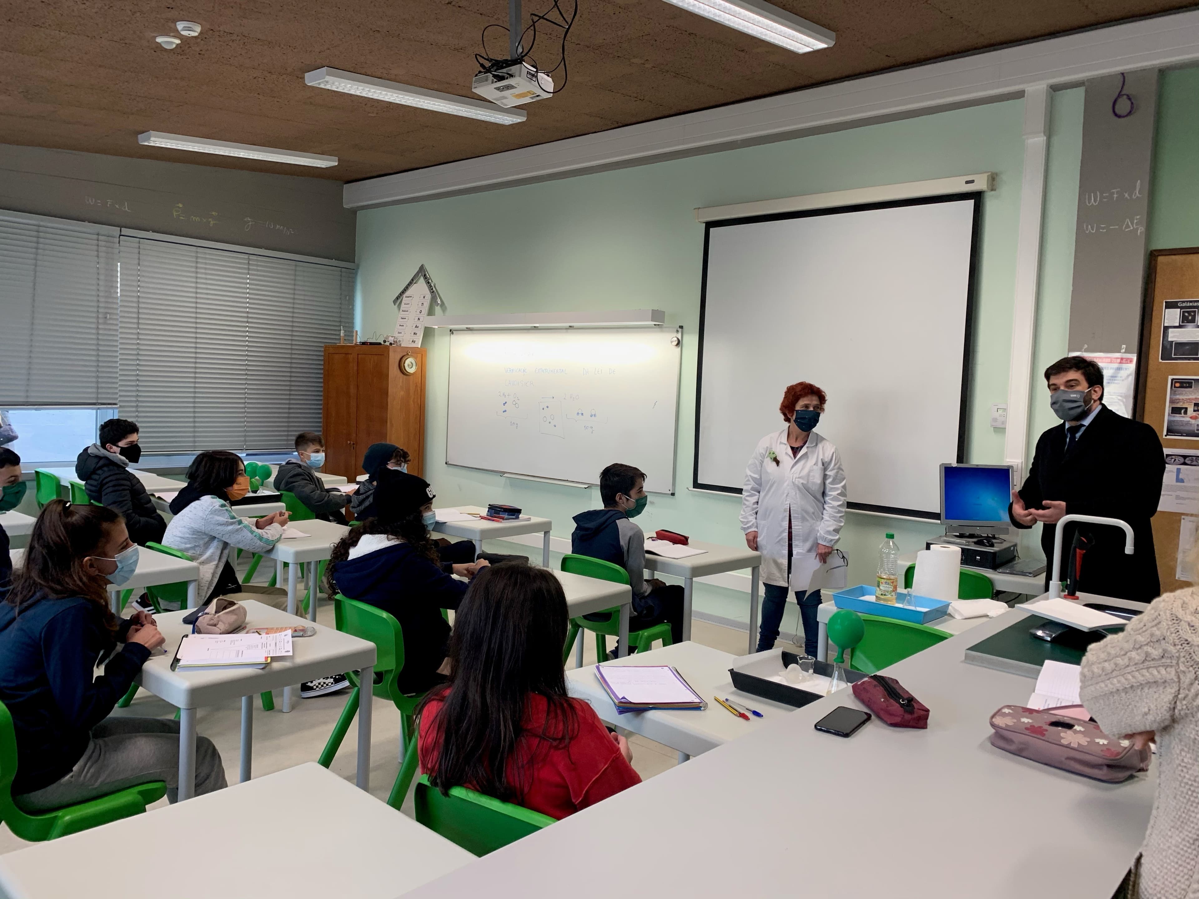 Ministro da Educação, Tiago Brandão Rodrigues, visita escolas recuperadas em Vila Nova de Gaia, 4 janeiro 2021