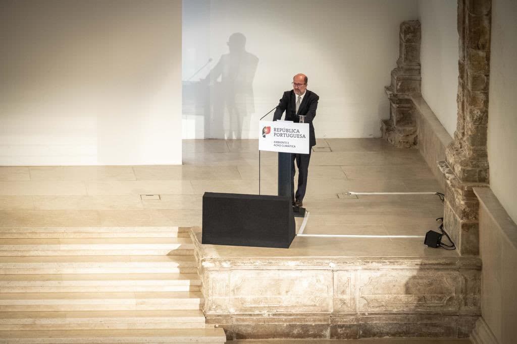 Ministro do Ambiente e da Ação Climática, João Pedro Matos Fernandes discursa na assinatura protocolos para intervenções em onze bacias hidrográficas, no âmbito do programa REACT-EU, Coimbra, 30 abril 2021