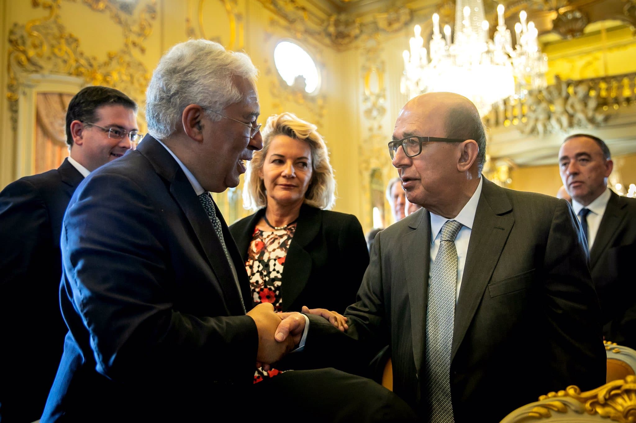 Primeiro-Ministro António Costa com investidor na cerimónia de assinatura de contratos de investimento, Lisboa, 17 janeiro 2020 (Foto: Paulo Vaz Henriques)