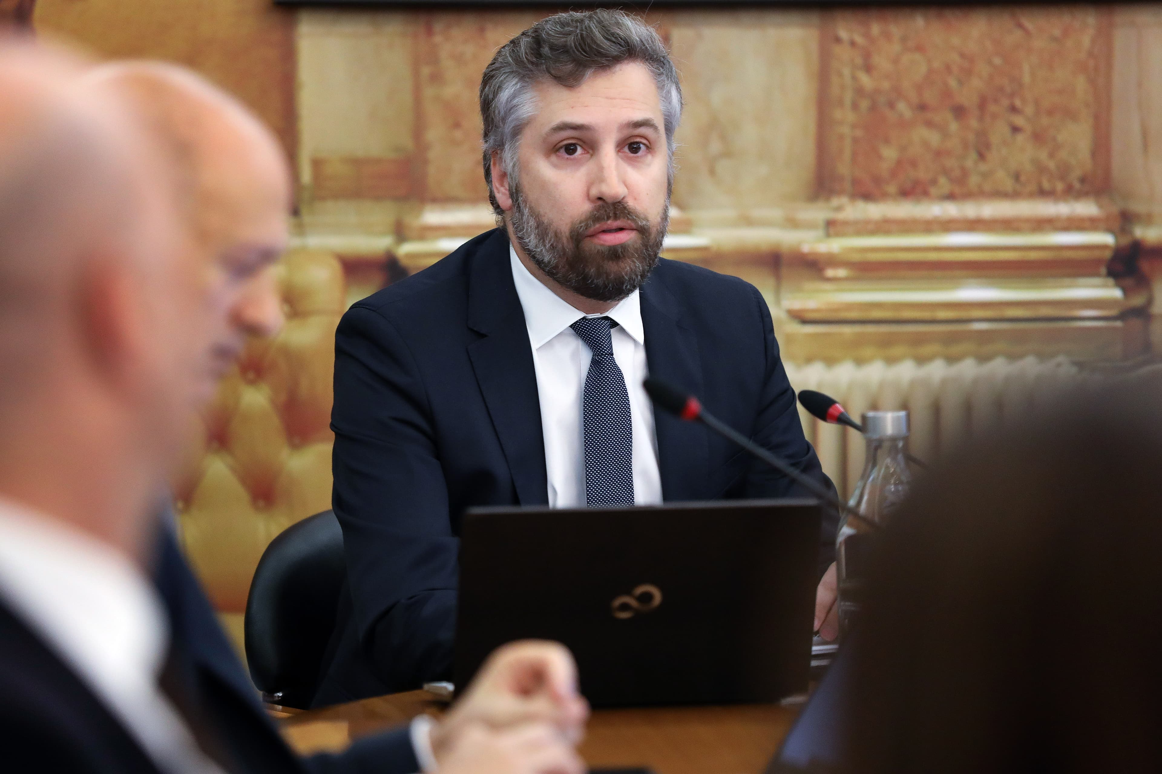 Ministro das Infraestruturas e da Habitação, Pedro Nuno Santos, na audição da Comissão de Economia, Inovação, Obras Públicas e Inovação na Assembleia da República, Lisboa, 29 abril 2020 (Foto: João Relvas/Lusa)