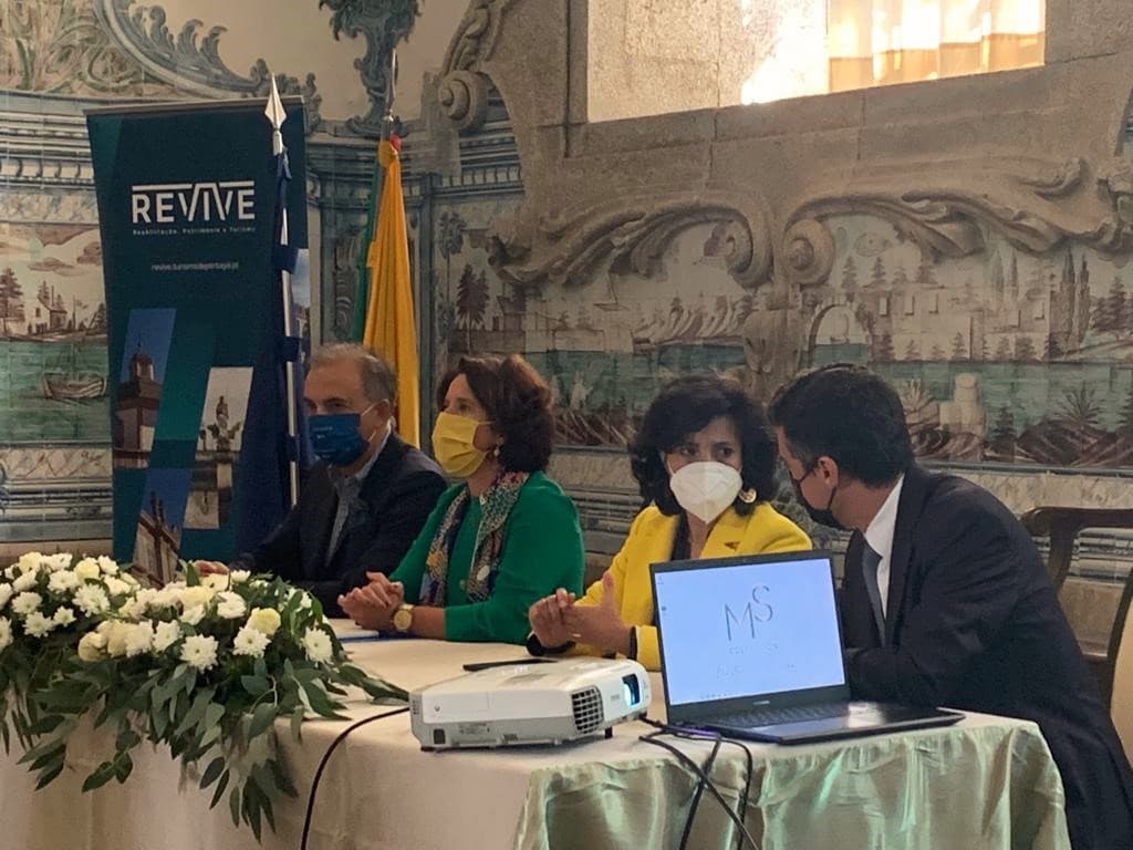 Secretária de Estado do Turismo, Rita Marques, no início da obra de recuperação da ala sul do Mosteiro de Arouca, 30 setembro 2021