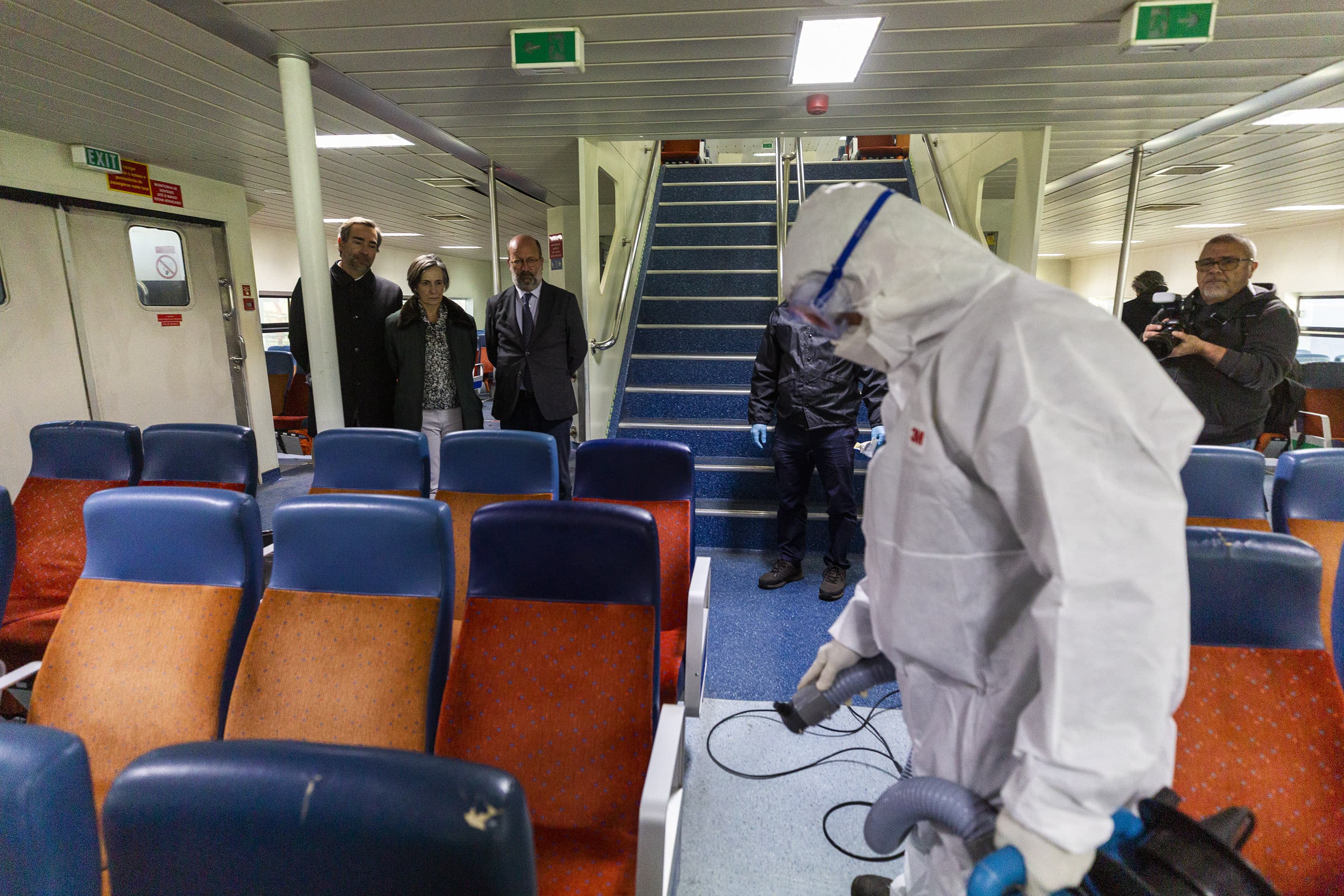 Ministro do Ambiente a da Ação Climática, Matos Fernandes, acompanha limpeza e desinfeção dos barcos da Transtejo/Soflusa, visando a redução de risco de contágio do Covid-19, Barreiro, 16 março 2020 (foto: João Bica)