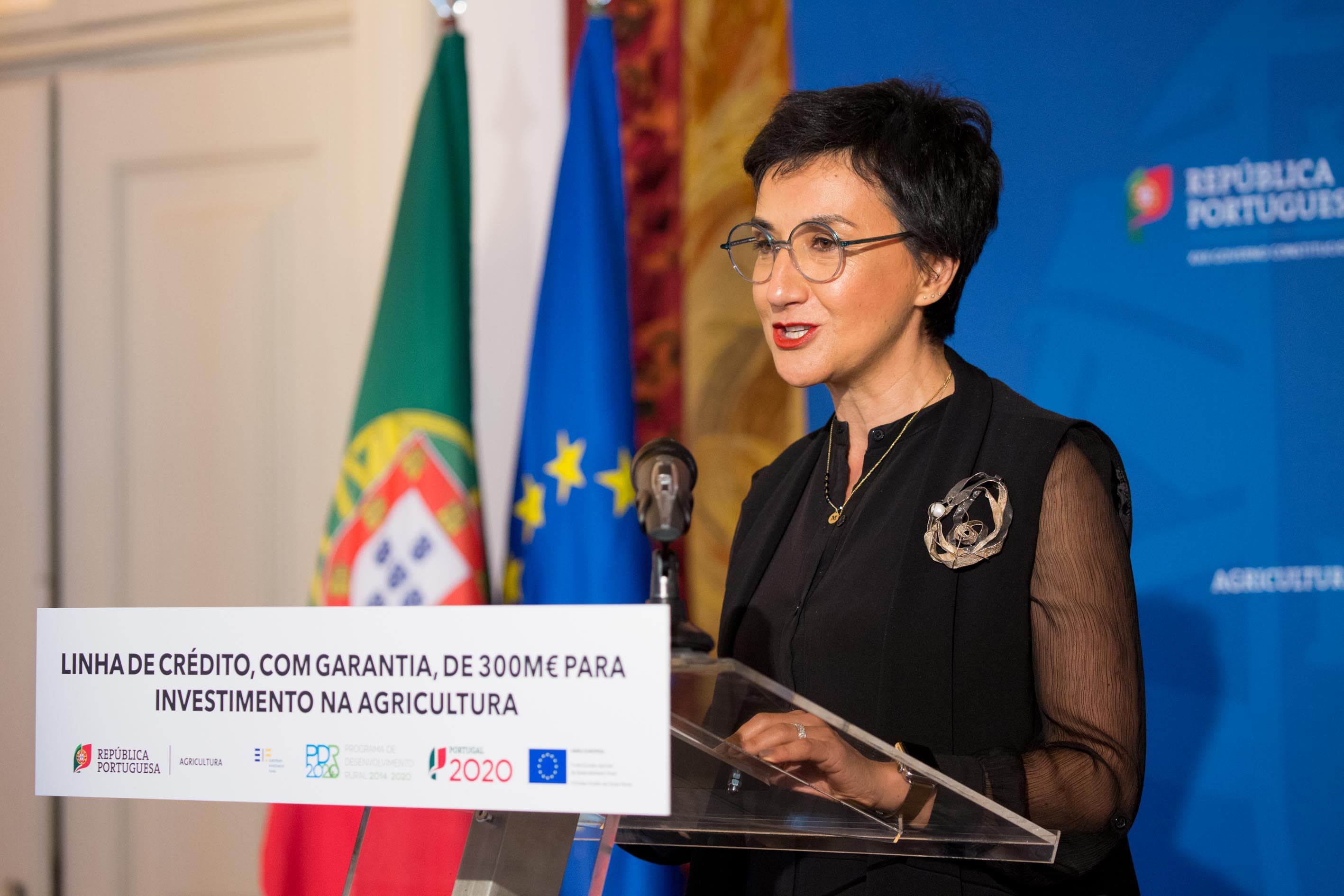 Ministra da Agricultura, Maria do Céu Albuquerque, na assinatura da linha de crédito de 300 milhões de euros para a agricultura com o Banco Europeu de Investimento, Lisboa, 10 março 2020 (Foto: João Bica)
