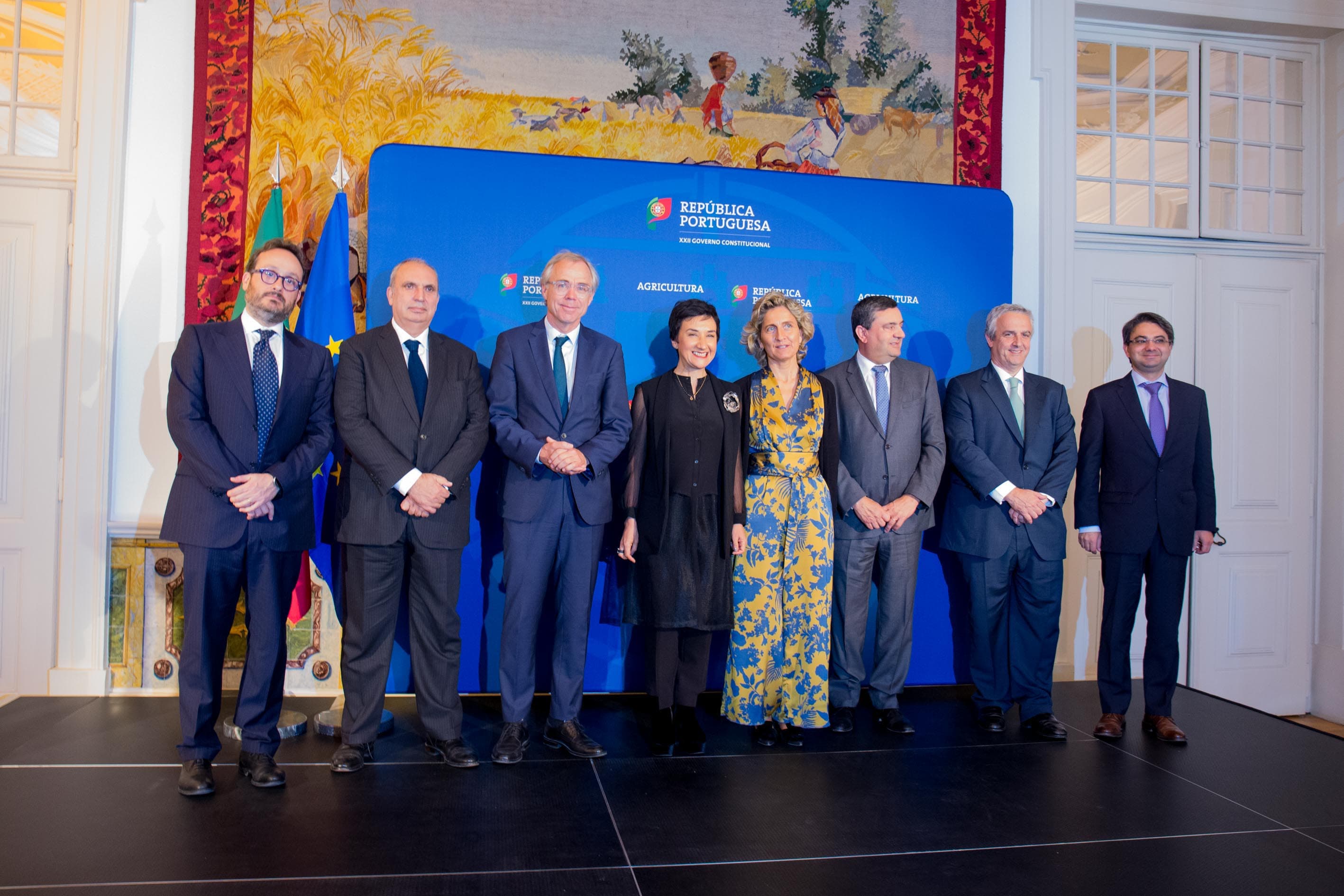 Ministras da Agricultura, Maria do Céu Albuquerque, e da Coesão Territorial, Ana Abrunhosa, na assinatura da linha de crédito de 300 milhões de euros para a agricultura com o Banco Europeu de Investimento, Lisboa, 10 março 2020 (Foto: João Bica)