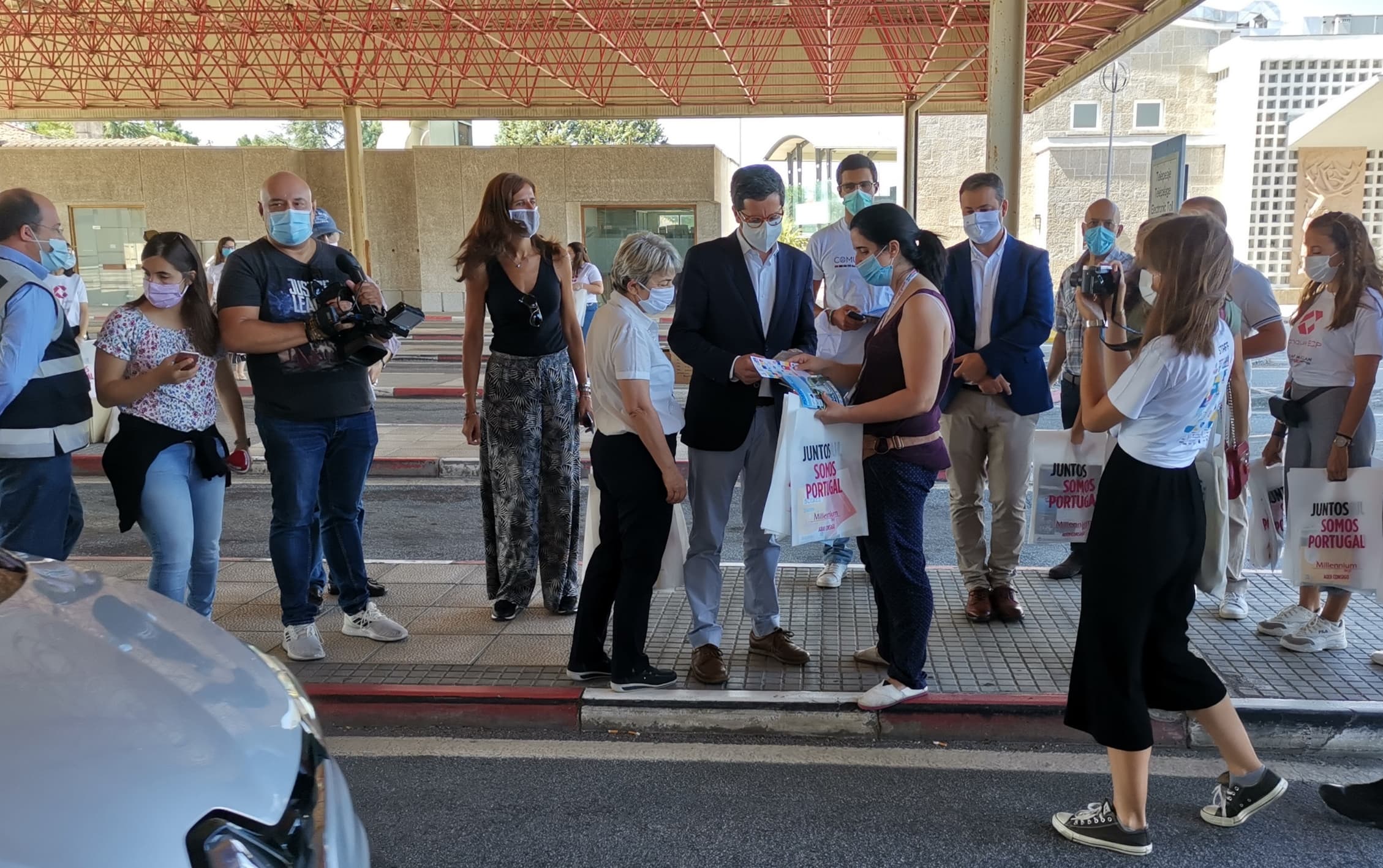 Secretários de Estado Berta Nunes, Patrícia Gaspar e João Paulo Rebelo em campanha de sensibilização aos emigrantes que se deslocam de carro a Portugal no verão, Almeida, 1 agosto 2020