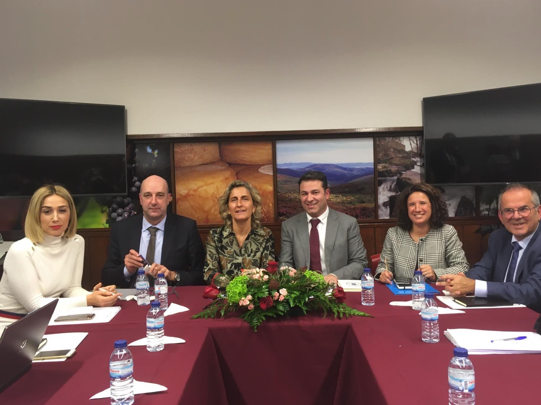 Ministra da Coesão Territorial, Ana Abrunhosa, e Secretários de Estado Rita Marques, Jorge Delgado, Carlos Miguel e Isabel Ferreira na reunião do grupo para revitalização da Zona de Fronteira de Vilar Formoso, 5 dezembro 2019
