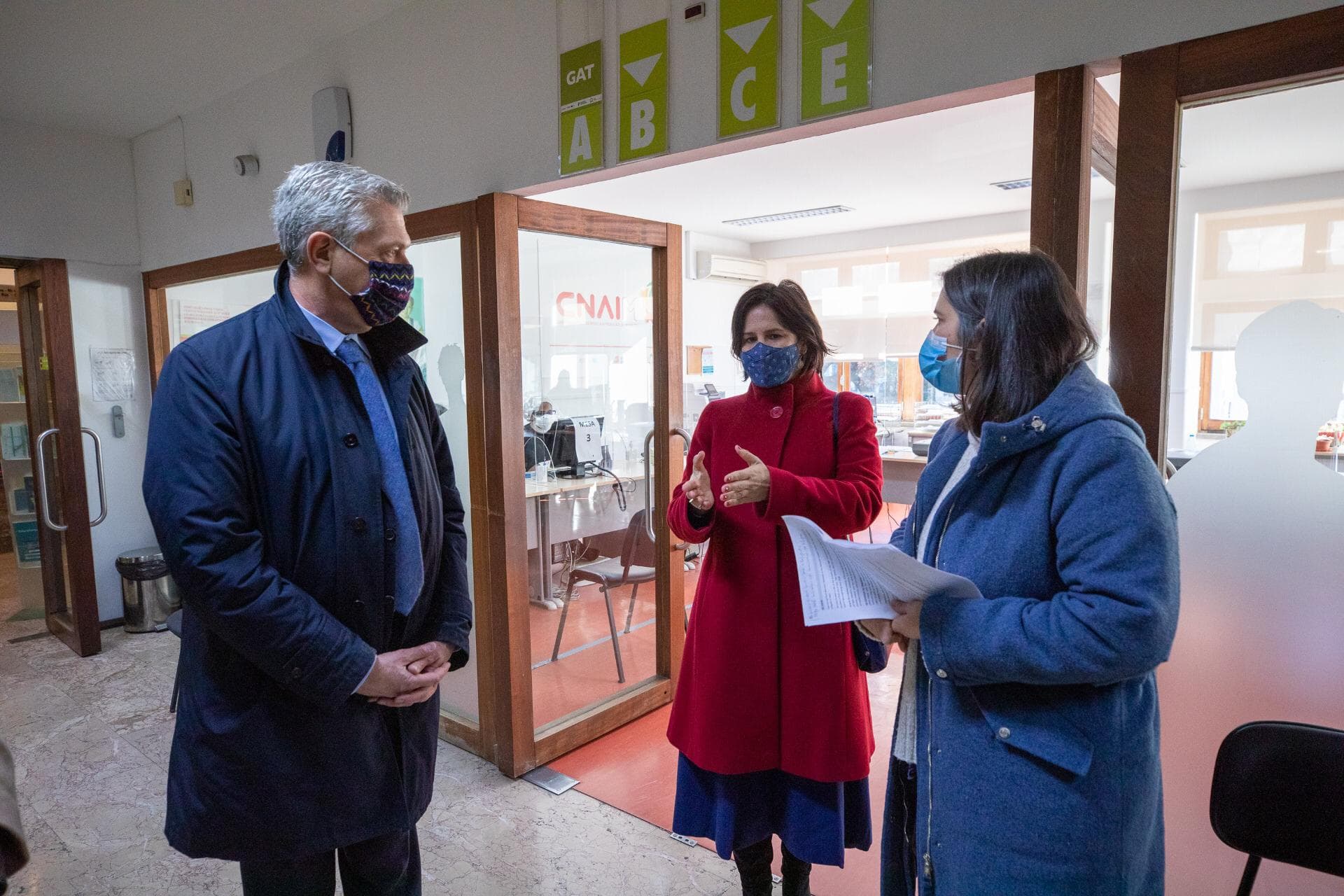 Secretária de Estado para a Integração e as Migrações, Cláudia Pereira, com o Alto Comissário das Nações Unidas para os Refugiados, Filippo Grandi, no Centro Nacional de Apoio à Integração de Migrantes, Lisboa, 12 janeiro 2021 (foto: João Bica)