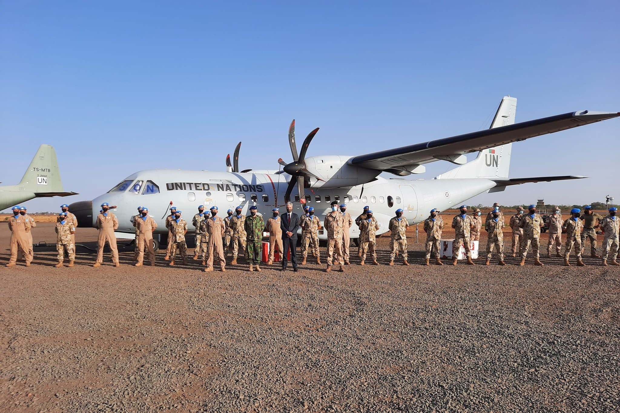 Ministro da Defesa Nacional, João Gomes Cravinho, com membros da força das Nações Unidas que Portugal integra, Mali, 20 dezembro 2020