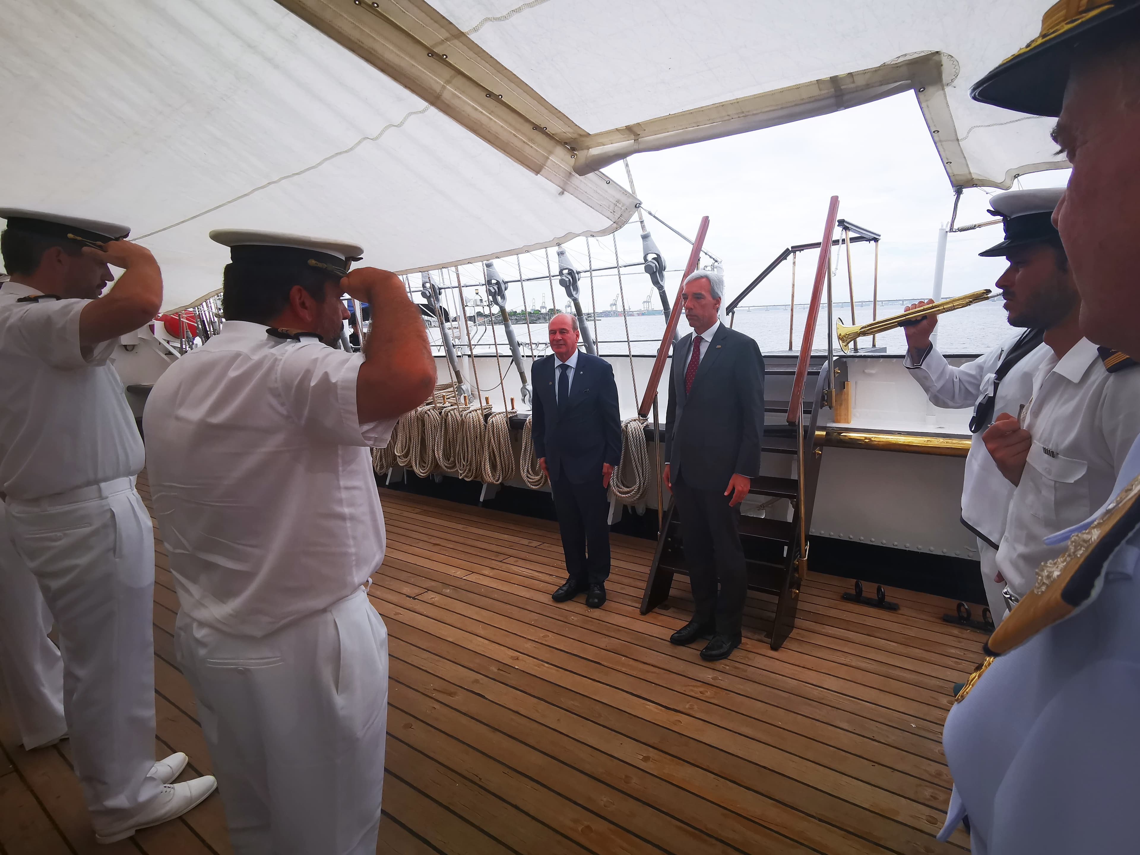 Ministros da Defesa Nacional de Portugal e do Brasil, João Gomes Cravinho e Fernando Azevedo e Silva, visitam o navio-escola Sagres, Rio de Janeiro, 12 fevereiro 2020