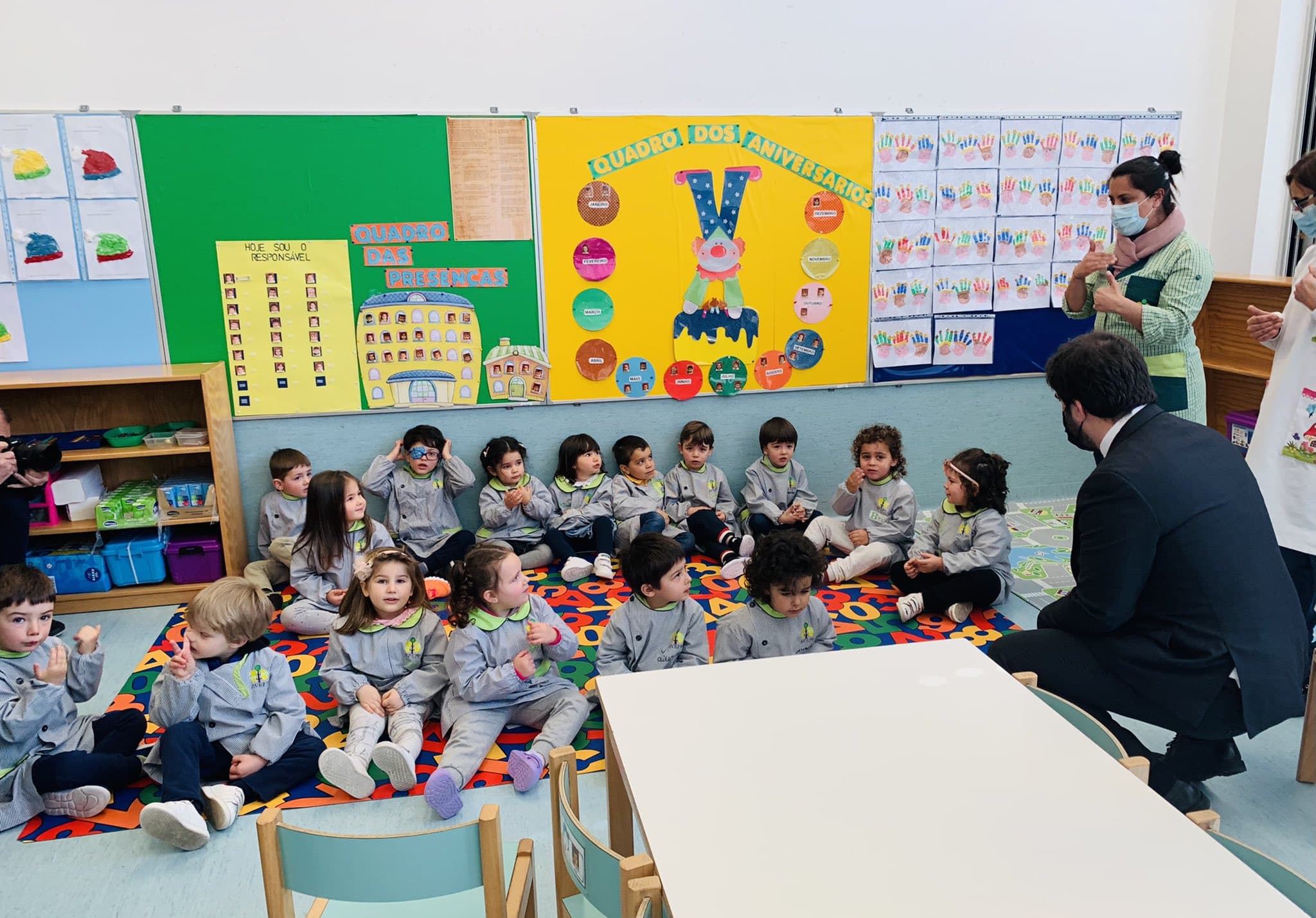 Ministro da Educação, Tiago Brandão Rodrigues, durante a visita à Escola Básica n.º 2 de Paços de Ferreira, 15 março 2021