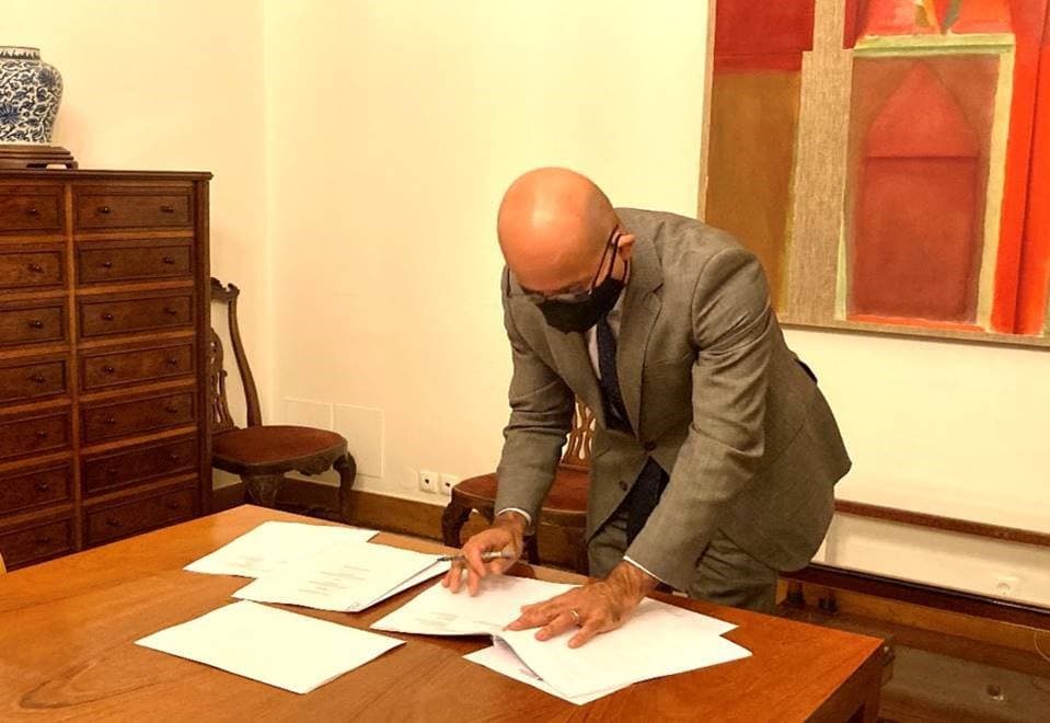 Ministro de Estado e das Finanças, João Leão, na assinatura do contrato de empréstimo no quadro do instrumento SURE, 26 outubro 2020