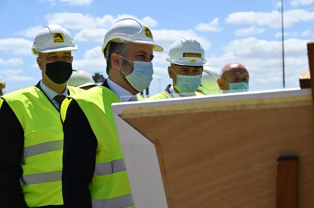 Ministro das Infraestruturas e da Habitação, Pedro Nuno Santos, e Secretários de Estado Alberto Souto de Miranda e Jorge Delgado durante a visita às obras no Porto de Sines, 8 junho 2020