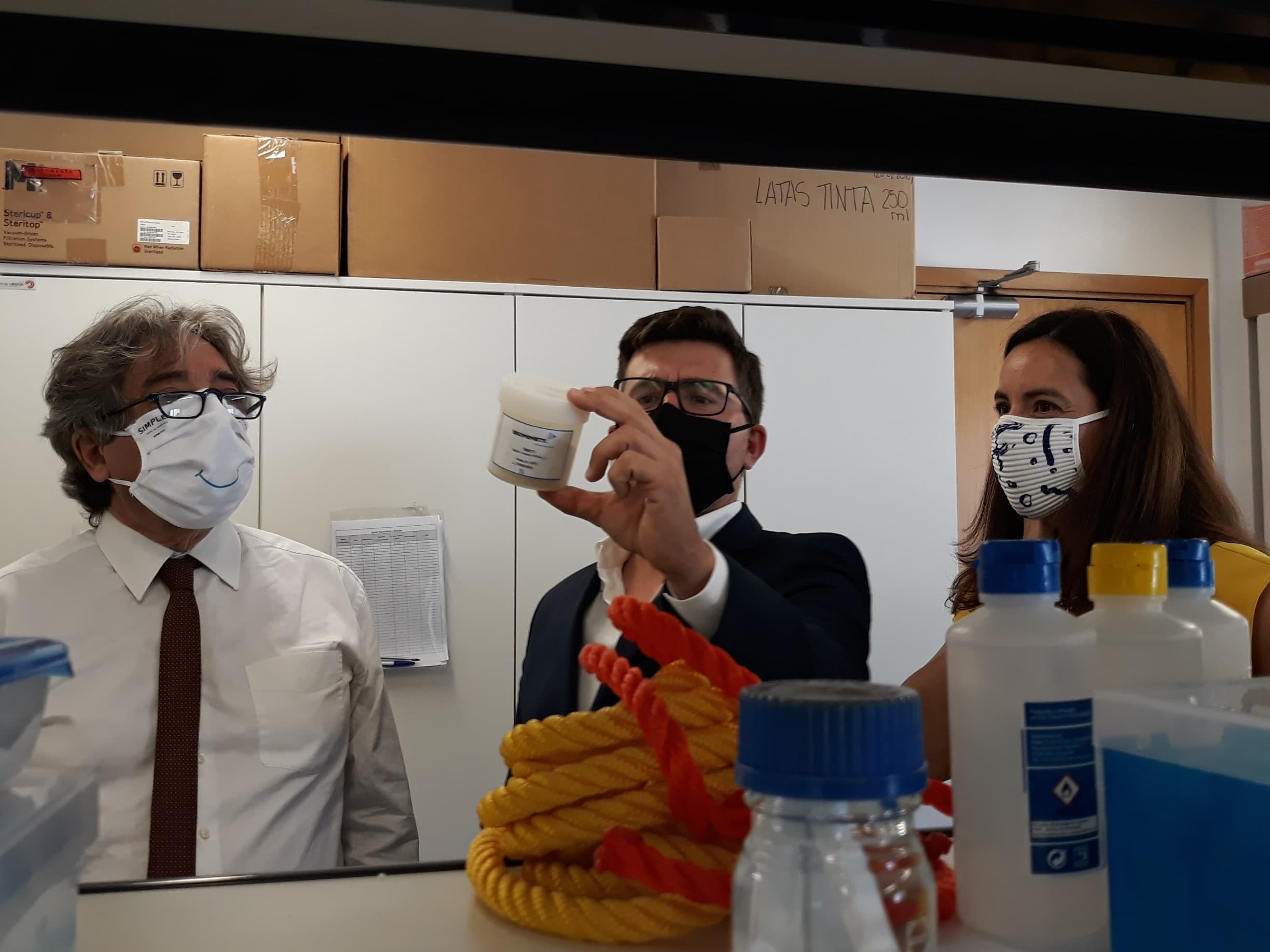 Ministro do Mar, Ricardo Serrão Santos, durante a visita à BioMimetx no início do Roteiro da Economia e Empreendedorismo Azul, Lisboa, 15 julho 2020