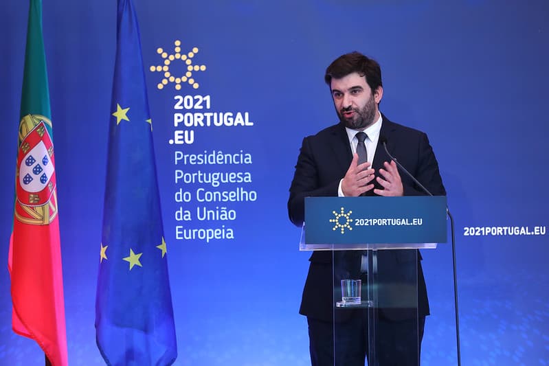 Ministro da Educação, Tiago Brandão Rodrigues, na reunião informal de ministros da educação da União Europeia, Lisboa, 19 fevereiro 2021 (Foto: António Pedro Santos/LUSA)