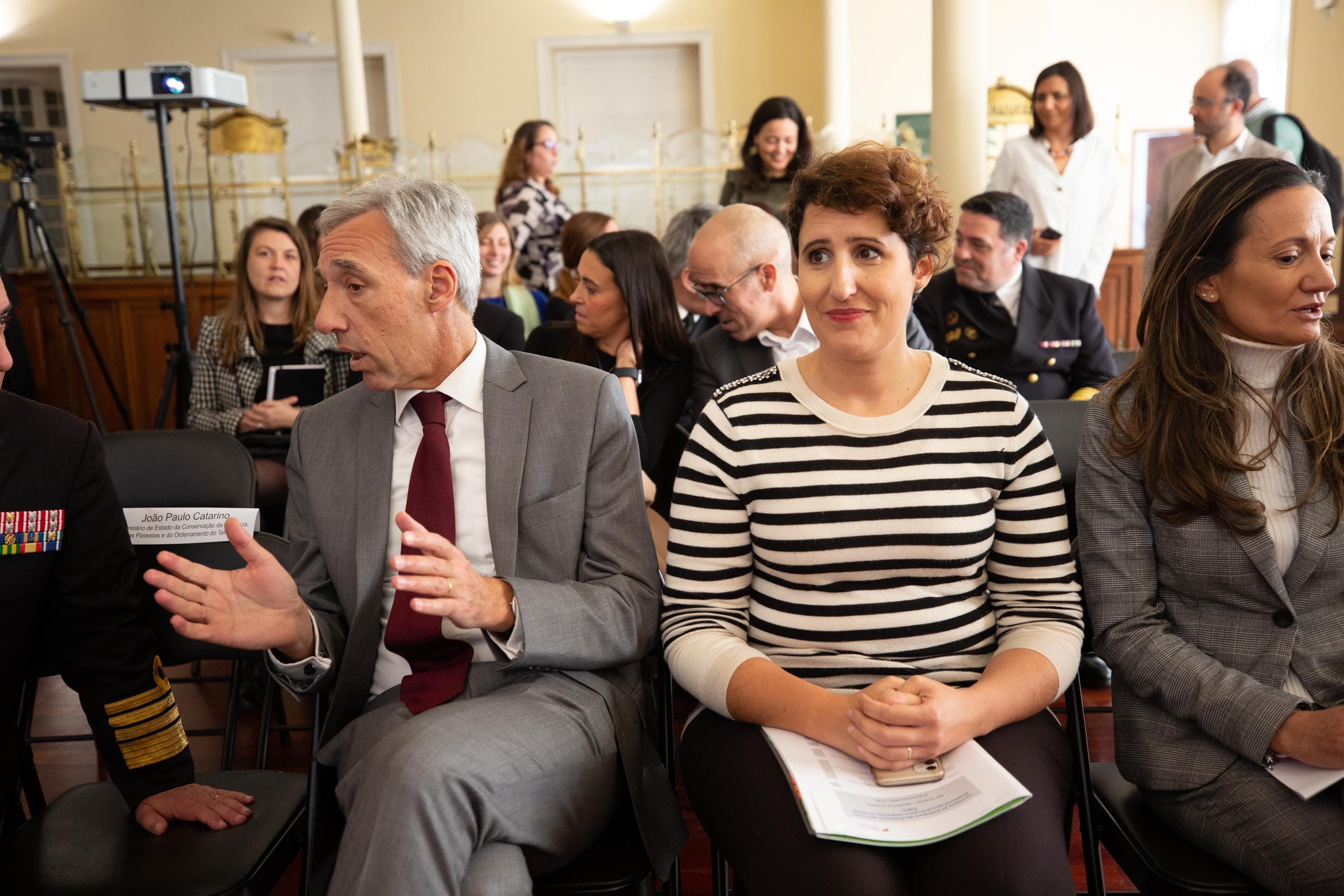 Ministro da Defesa Nacional, João Gomes Cravinho, e Secretária de Estado do Ambiente, Inês Santos Costa, na assinatura de protocolos entre as áreas da Defesa Nacional e Ambiente e Ação Climática, Lisboa, 21 fevereiro 2020 (Foto: João Bica)