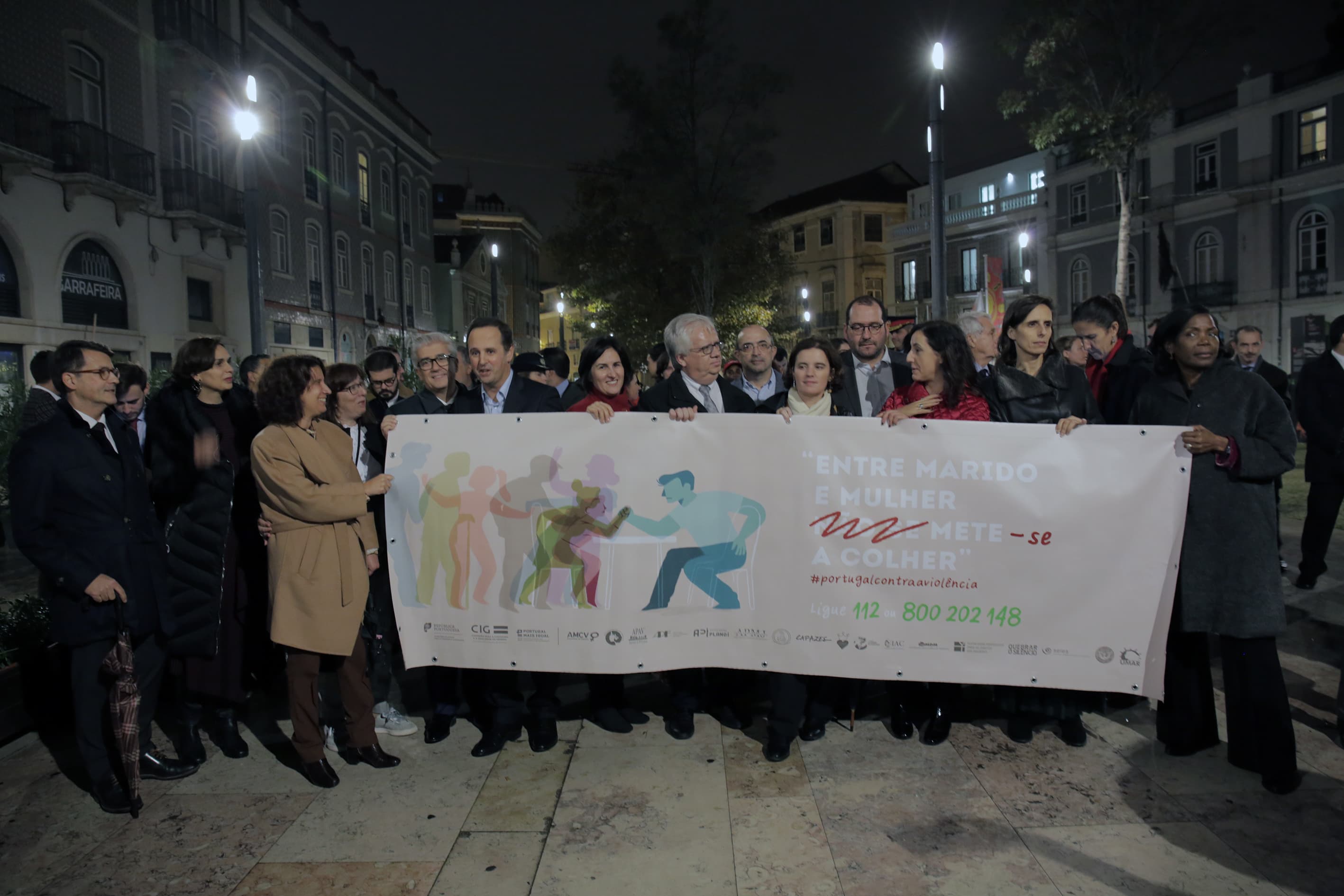 Ministros Mariana Vieira da Silva, Eduardo Cabrita e Francisca Van Dunem, e vários Secretários de Estado na marcha contra a violência contra mulheres, Lisboa, 25 novembro 2019 (Foto: João Bica)