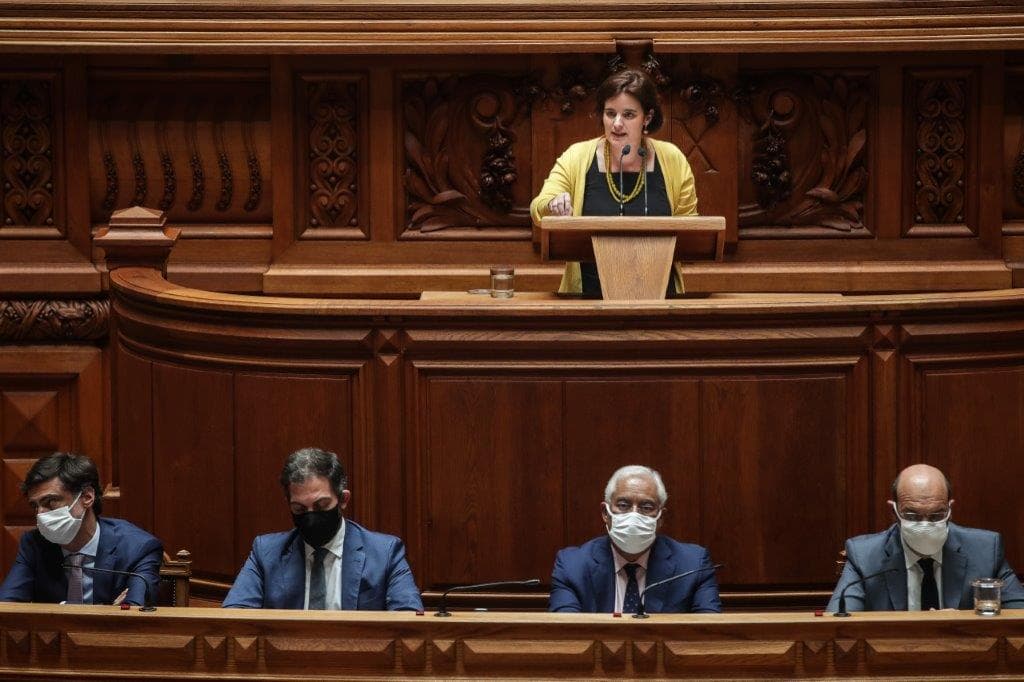 Ministra de Estado e da Presidência, Mariana Vieira da Silva, no encerramento do debate do estado da Nação, Assembleia da República, 24 julho 2020 (foto: Mário Cruz/Lusa)