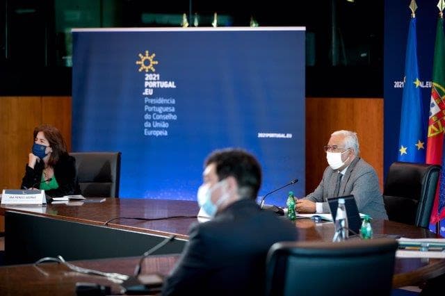 Primeiro-Ministro António Costa, acompanhado pela Ministra do Trabalho, Solidariedade e Segurança Social, Ana Mendes Godinho, na Cimeira Social Tripartida, 24 março 2021