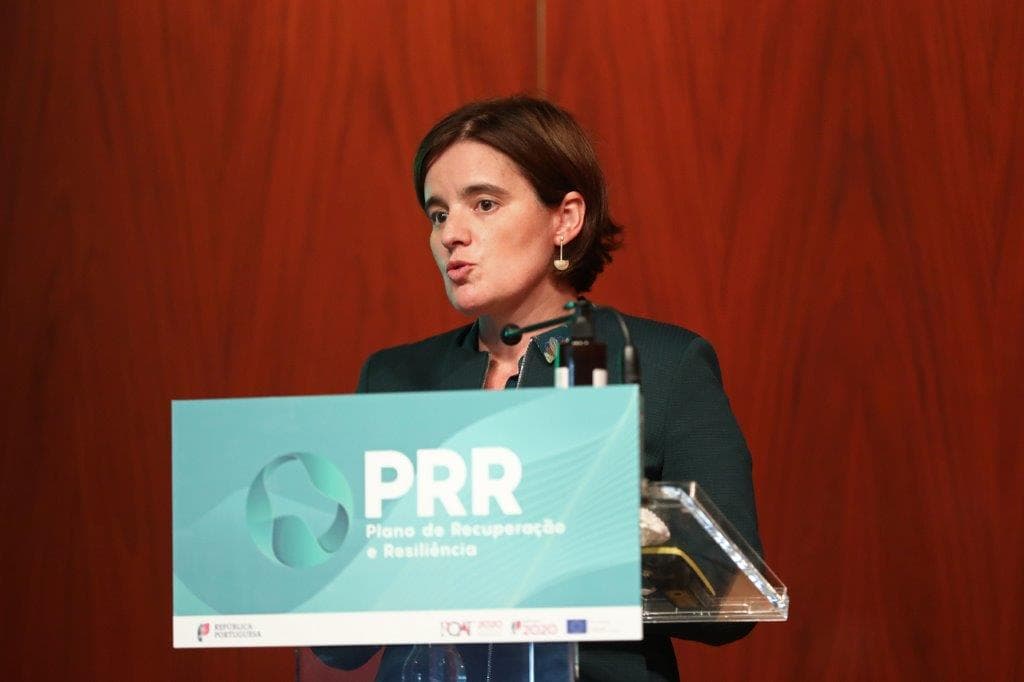 Ministra de Estado e da Presidência, Mariana Vieira da Silva, na apresentação do primeiro esboço do Plano de Recuperação e Resiliência, Lisboa, 14 outubro 2020 (foto: António Pedro Santos/Lusa)