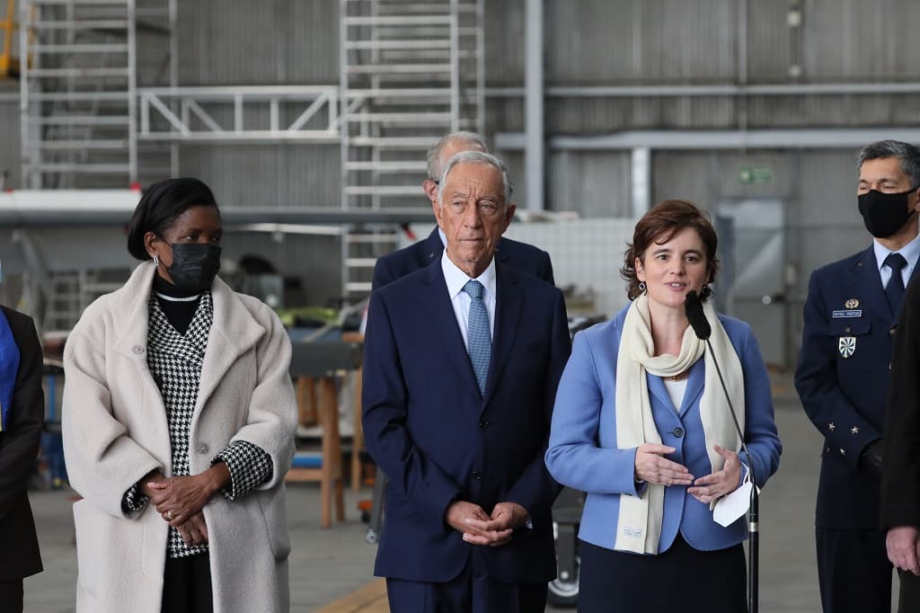 Ministra da Presidência e Ministra da Administração Interna acompanham Presidente da República na chegada de 270 refugiados ucranianos, Lisboa, 10 março 2022 (Foto: João Bica)