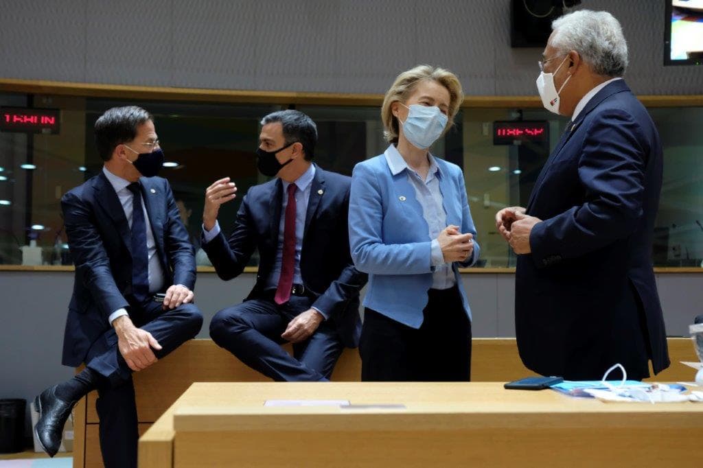Primeiro-Ministro António Costa com a Presidente da Comissão Europeia, Ursula von der Leyen, no Conselho Europeu, Bruxelas, 21 julho 2020 (foto: União Europeia)