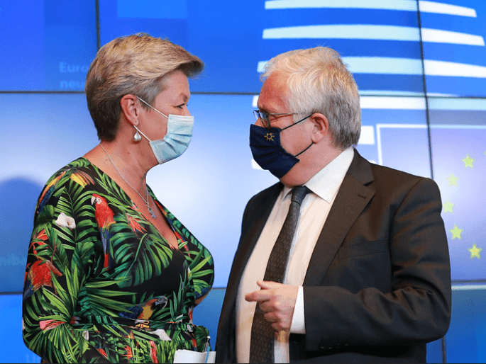 Ministro da Administração Interna, Eduardo Cabrita, com a Alta Comissária-adjunta do Alto Comissariado das Nações Unidas para Refugiados, Gillian Triggs, Luxemburgo, 9 junho 2021 (foto: PPUE)
