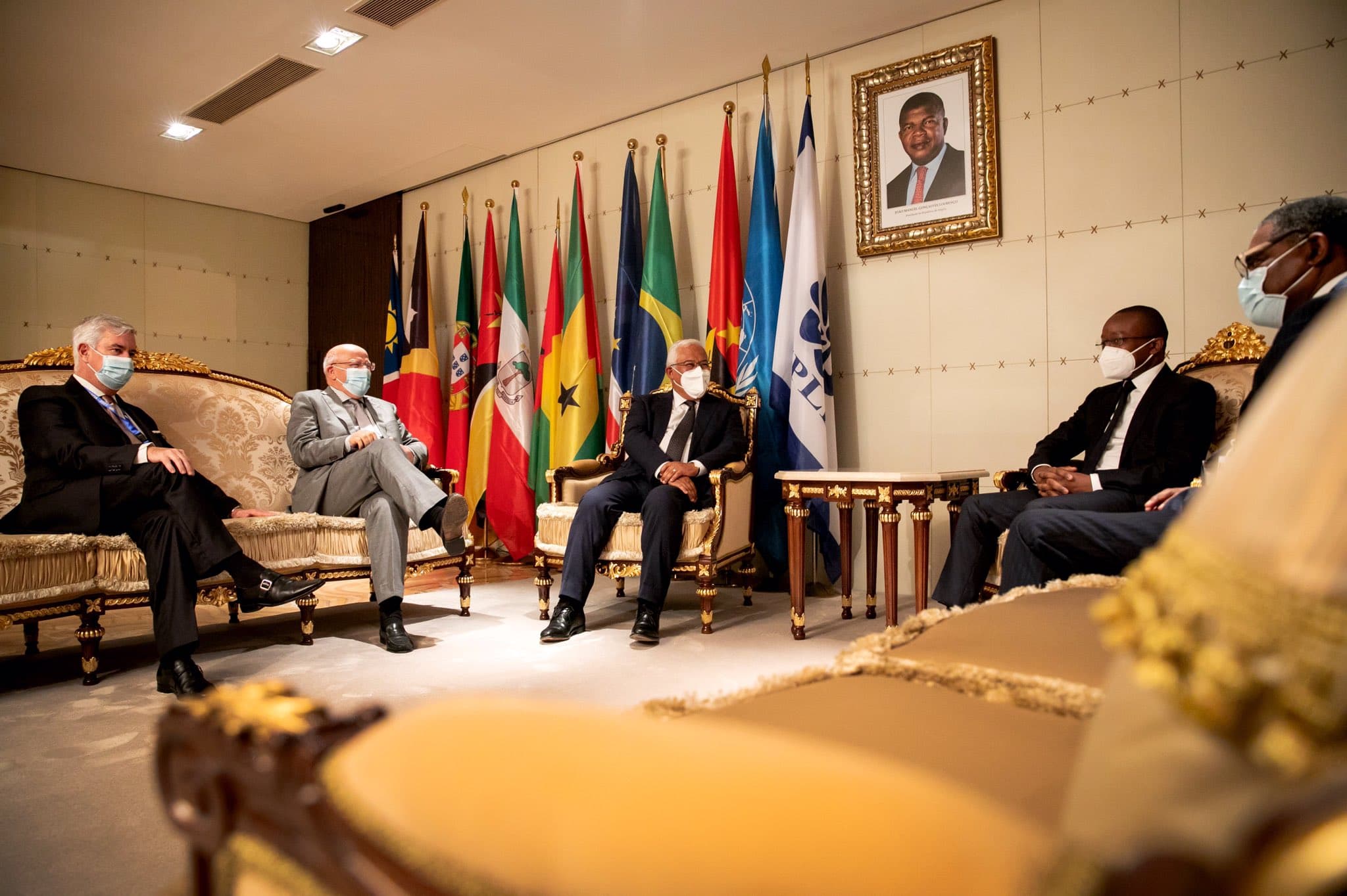 Primeiro-Ministro António Costa e Ministro de Estado e dos Negócios Estrangeiros, Santos Silva, à chegada para a cimeira da CPLP, Luanda, 17 julho 2021