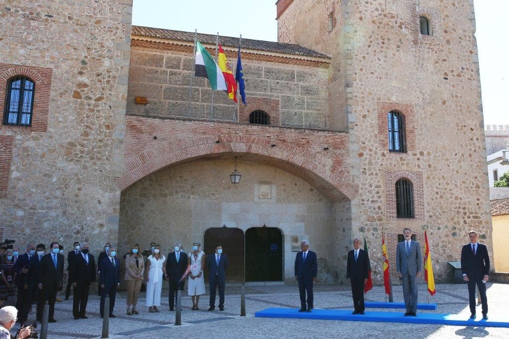 Presidente da República, Marcelo Rebelo de Sousa, Rei Felipe de Espanha, Primeiro-Ministro António Costa e Presidente do Governo de Espanha, Pedro Sanchez, na cerimónia de reabertura de fronteiras, Badajoz, 1 julho 2020 (Foto: Nuno Veiga/Lusa)