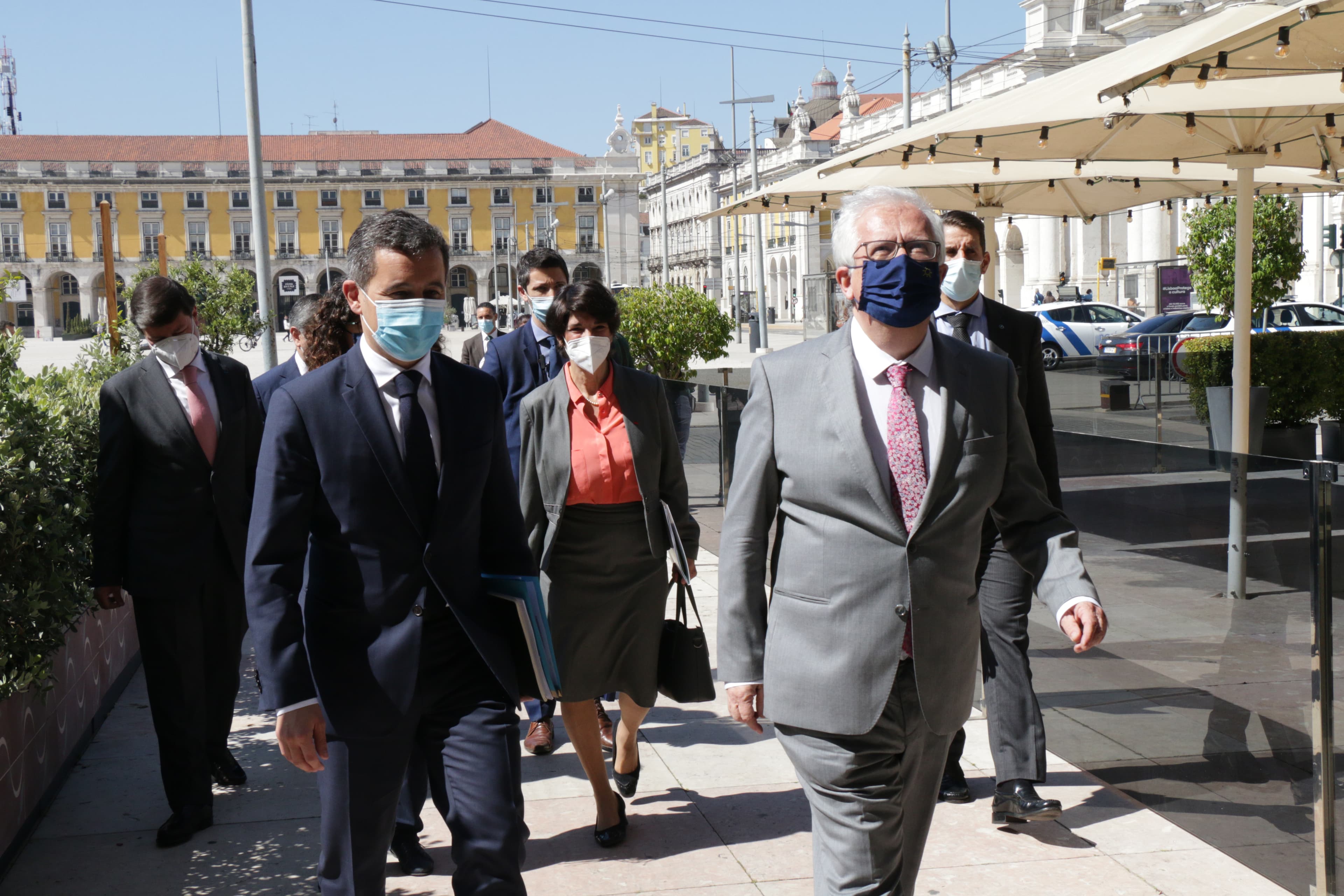Ministro da Administração Interna, Eduardo Cabrita, e Ministro do Interior francês, Gérald Darmanin, em Lisboa, 23 março 2021