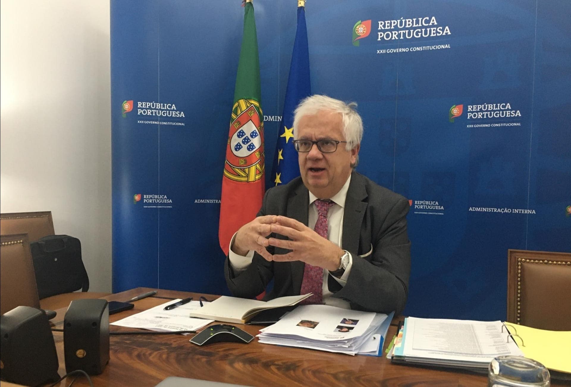 Ministro da Administração Interna, Eduardo Cabrita, durante a reunião por videoconferência com o Ministro das Migrações e Asilo da Grécia, Notis Mitarachi, Lisboa, 5 janeiro 2021