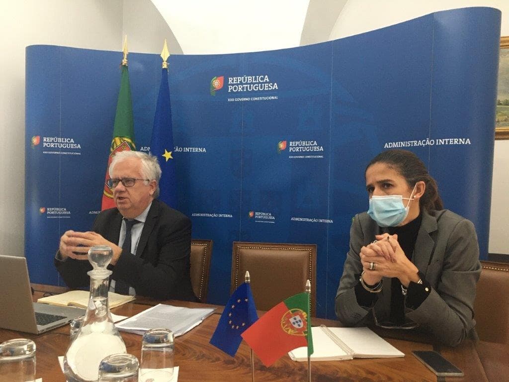 Ministro da Administração Interna, Eduardo Cabrita, e Secretária de Estado da Administração Interna, Patrícia Gaspar, na videoconferência com a Ministra do Interior italiana, Lisboa, 21 dezembro 2020