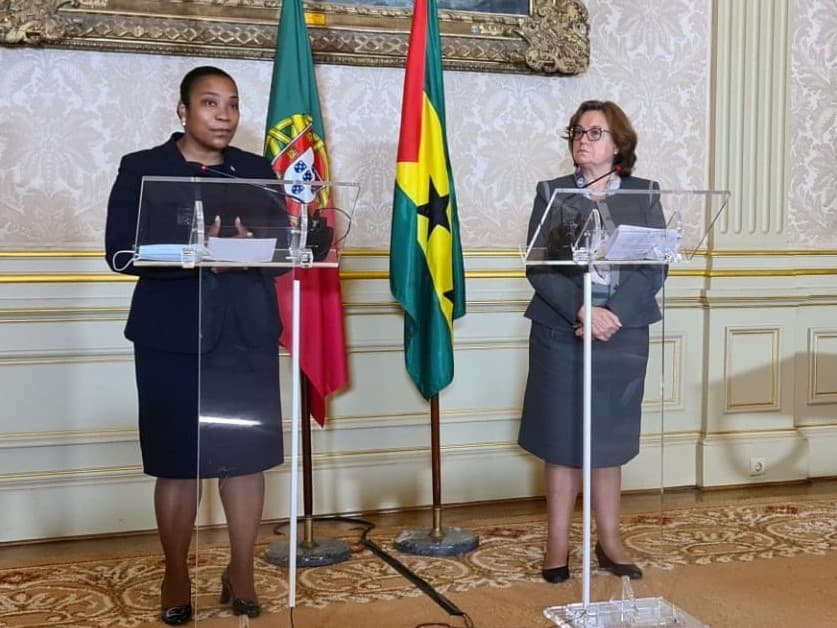 Secretária de Estado dos Assuntos Europeus, Ana Paula Zacarias, e Ministra dos Negócios Estrangeiros, Cooperação e Comunidades de São Tomé e Príncipe, Edite Ten Jua, assinam Programa Estratégico de Cooperação, Lisboa, 3 dezembro 2021