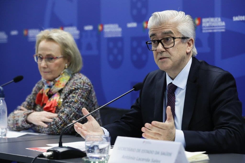 Secretário de Estado da Saúde, António Lacerda Sales, e Diretora-Geral da Saúde, Graça Freitas, na conferência de imprensa diária sobre a evolução do Covid-19, Lisboa, 17 março 2020 (foto: Tiago Petinga/Lusa)