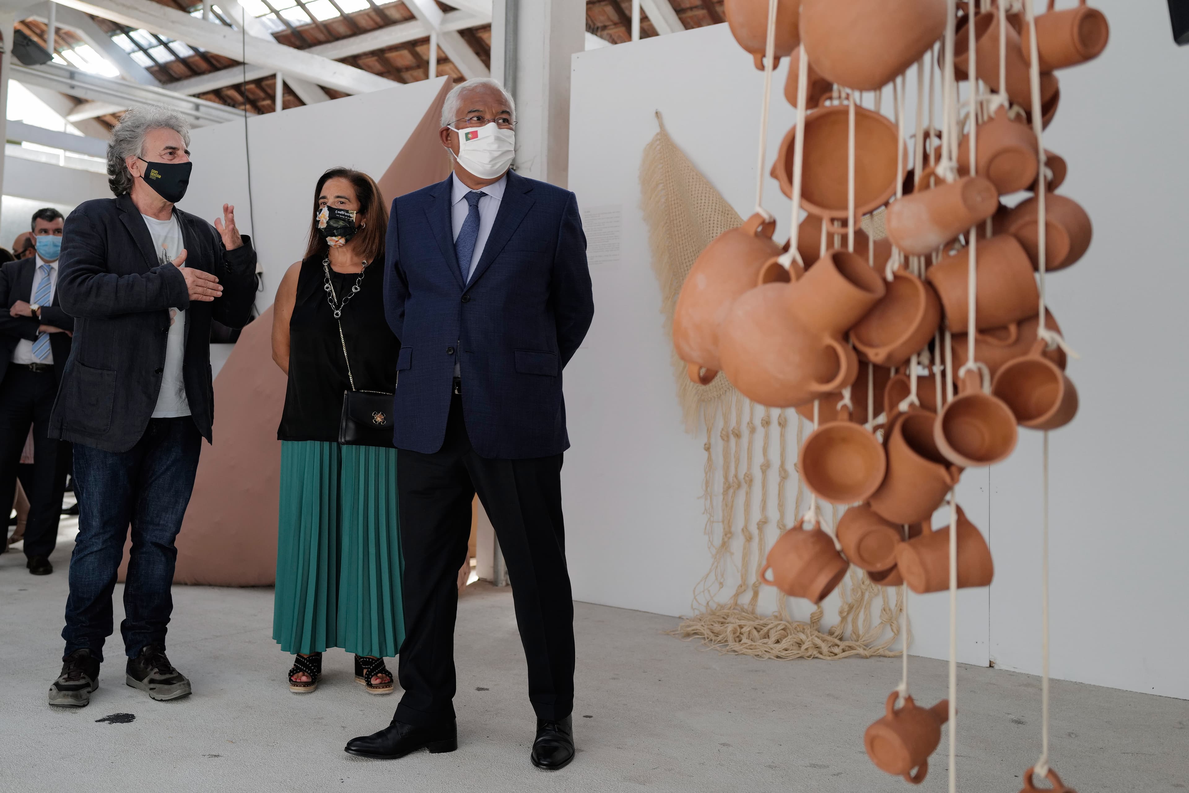 Primeiro-Ministro António Costa durante a visita às exposições da 5.ª Bienal de Arte Têxtil Contemporânea, Guimarães, 9 setembro 2020 (Foto: Hugo Delgado/Lusa)