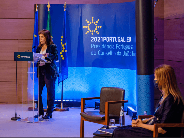 Ministra do Trabalho, Solidariedade e Segurança Social, Ana Mendes Godinho, e Secretária de Estado Ana Sofia Antunes, na conferência sobre Estratégia Europeia para os Direitos das Pessoas com Deficiência, Lisboa, 19 abril 2021 (foto: PPUE)