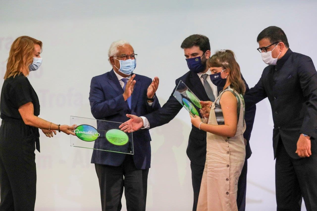 Primeiro-Ministro António Costa, Ministro da Educação, Tiago Brandão Rodrigues, e Embaixador da Ãndia, Manish Chauhan, na entrega do prémio Gandhi de Educação para a Cidadania, Lisboa, 12 outubro 2021 (foto Miguel A. Lopes/Lusa)