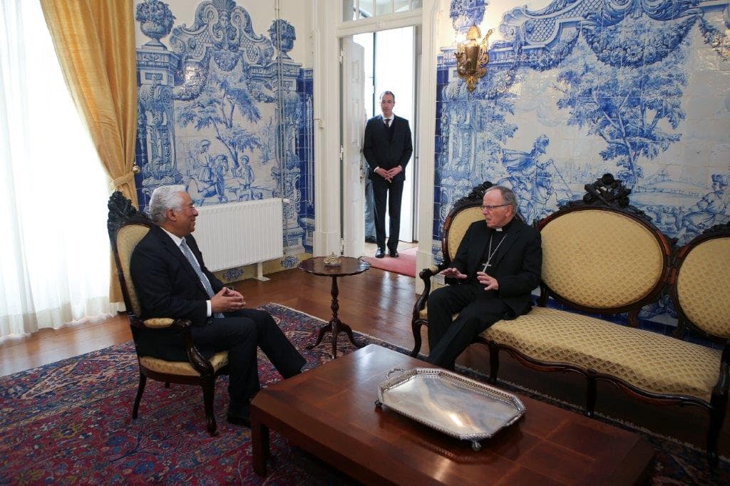 Primeiro-Ministro António Costa na reunião com o Cardeal Patriarca de Lisboa, D. Manuel Clemente, sobre a celebração de cerimónias religiosas no período da pandemia, Lisboa, 20 abril 2020 (Foto: António Pedro Santos/Lusa)