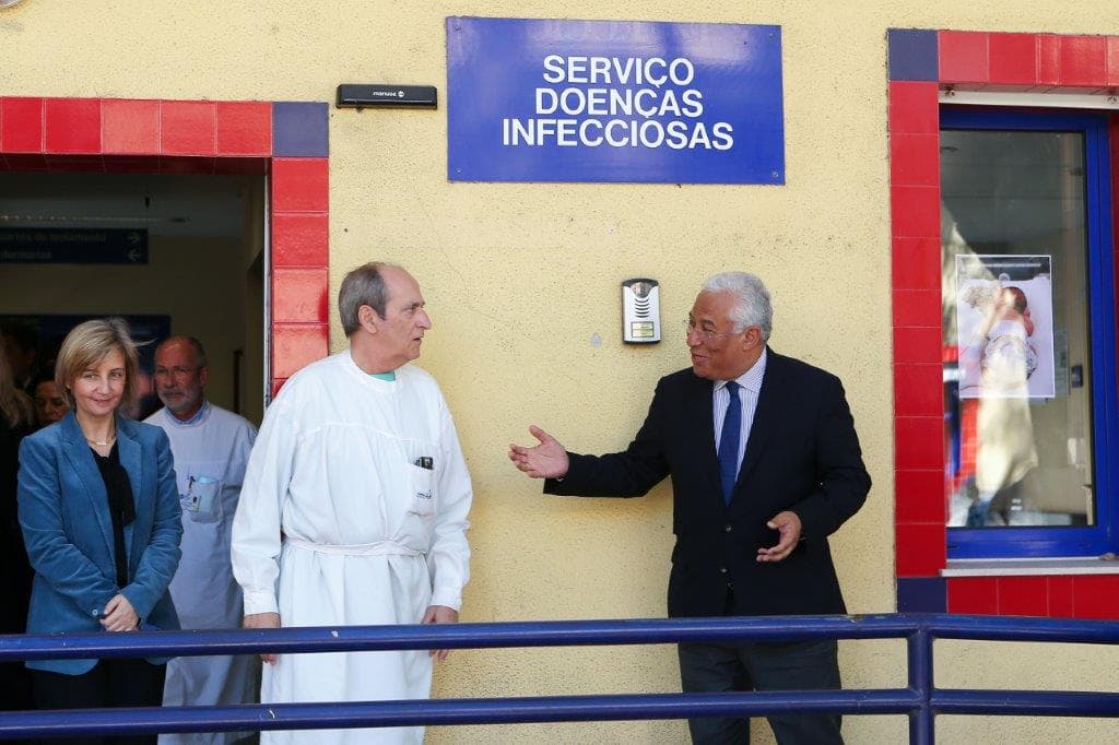 Primeiro-Ministro António Costa e Ministra da Saúde, Marta Temido, visitam serviço de doenças infeciosas do Hospital Curry Cabral, Lisboa, 24 março 2020 (foto: António Pedro Santos/Lusa)