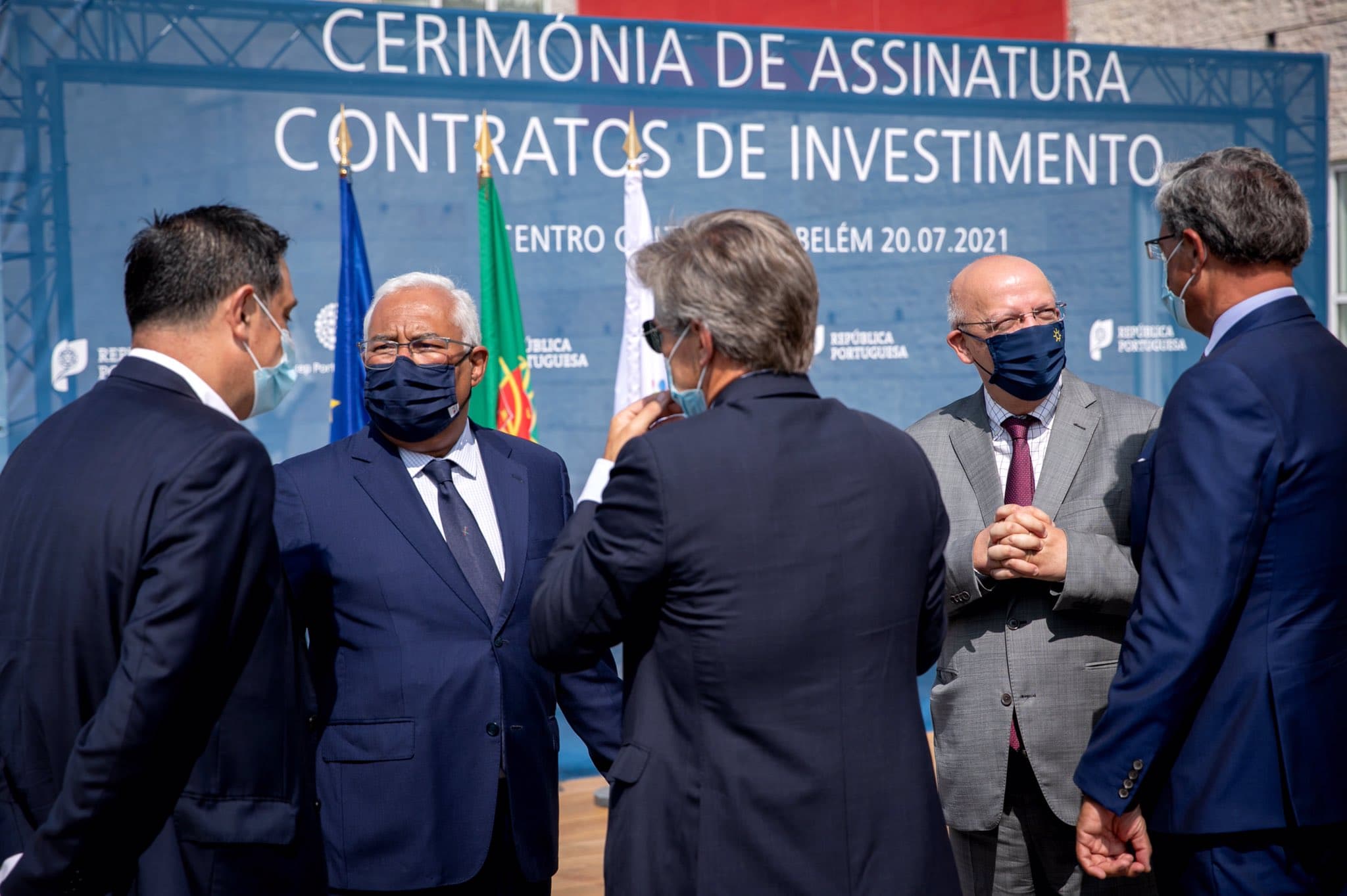 Primeiro-Ministro António Costa e Ministro de Estado e dos Negócios Estrangeiros, Santos Silva, com dirigentes das empresas que assinaram os contratos de investimento, Lisboa, 20 julho 2021