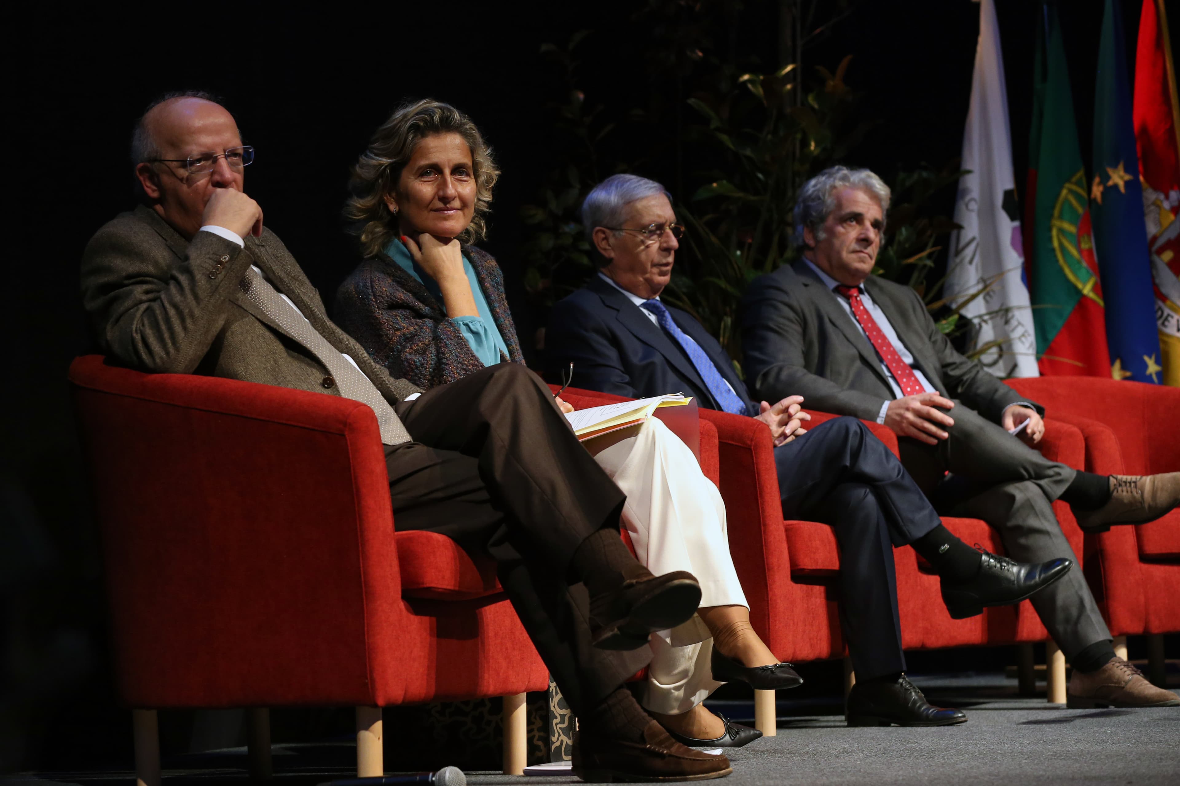 Ministros de Estado e dos Negócios Estrangeiros, Santos Silva, e da Coesão Territorial, Ana Abrunhosa, no IV Encontro de Investidores da Diáspora, Viseu, 13 dezembro 2019 (Foto: Nuno André Ferreira/Lusa)