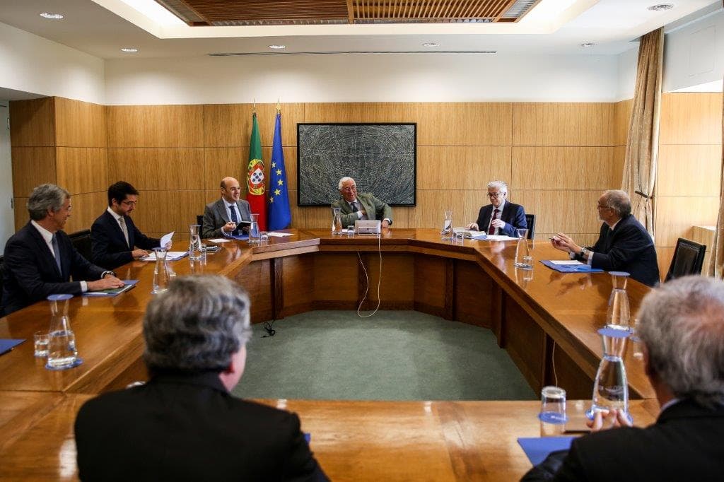 Primeiro-Ministro António Costa em reunião com representantes do comércio e dos serviços sobre o processo de desconfinamento, Lisboa, 24 abril 2020 (foto: Nuno Fox/Lusa)