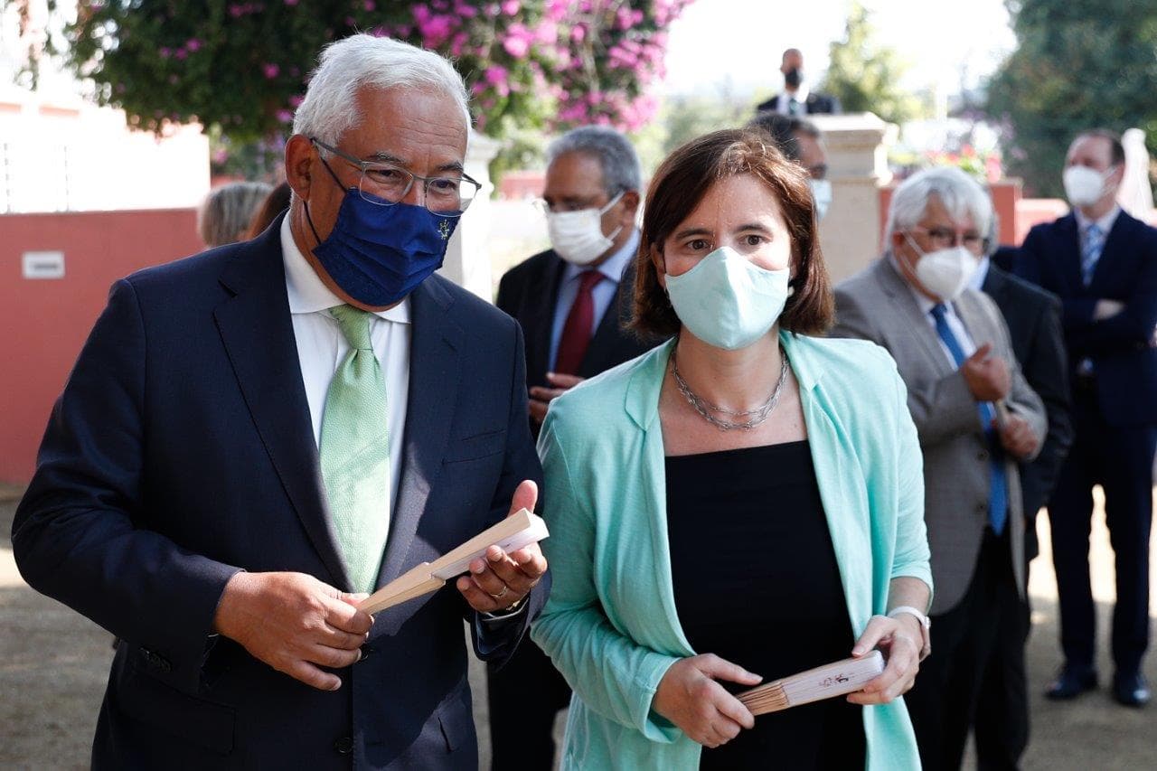 Primeiro-Ministro António Costa e Ministra de Estado e da Presidência, Mariana Vieira da Silva, no final da assinatura do protocolo com o setor social, Lisboa, 21 julho 2021 (foto: António Cotrim/Lusa)